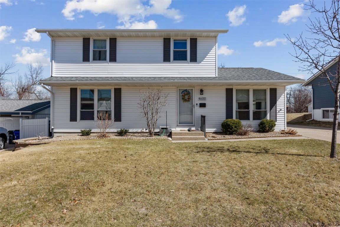 White Pine Dr Ne, Cedar Rapids, IA 52402
