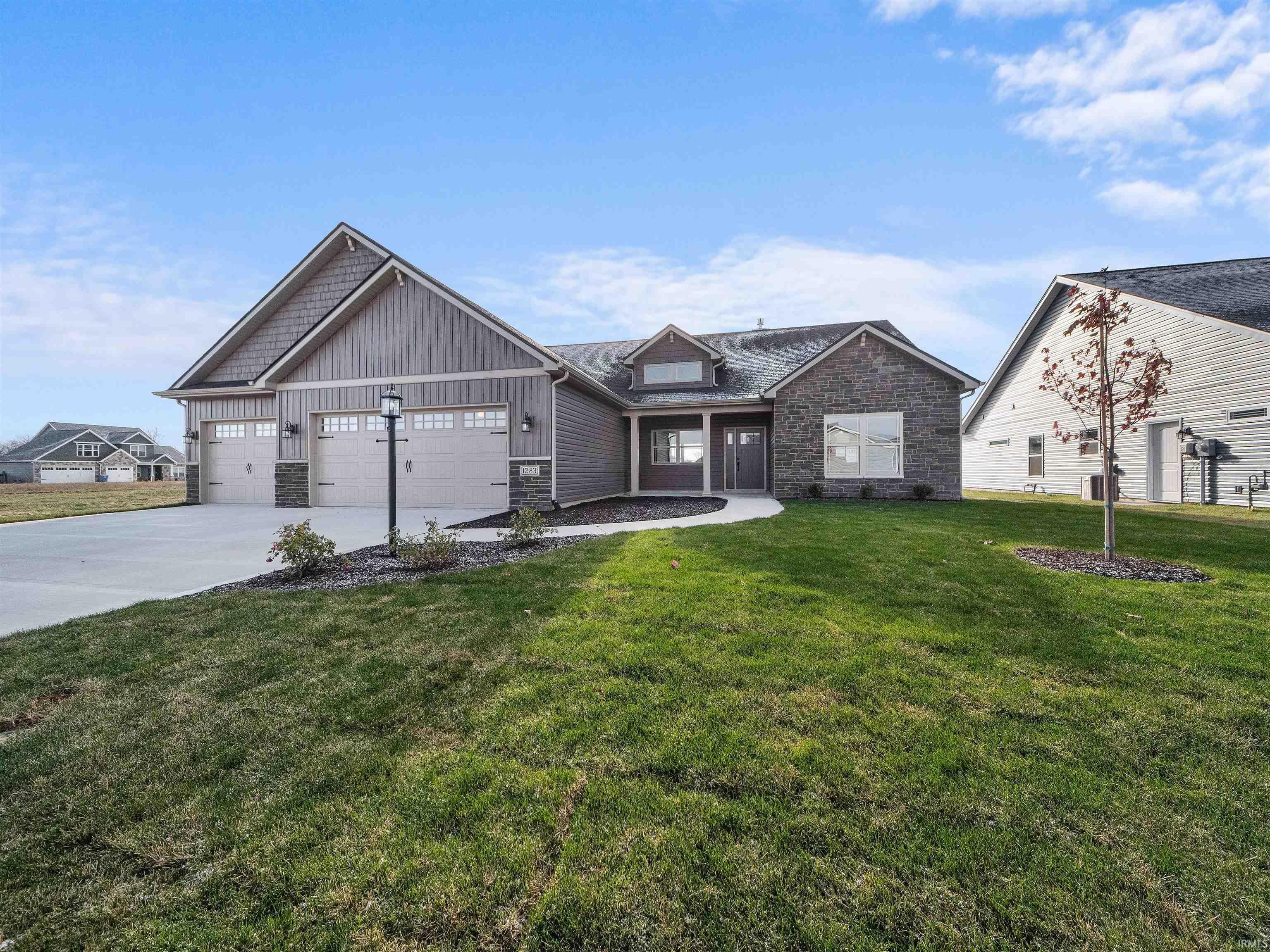 Dixon Pl, Huntertown, IN 46748