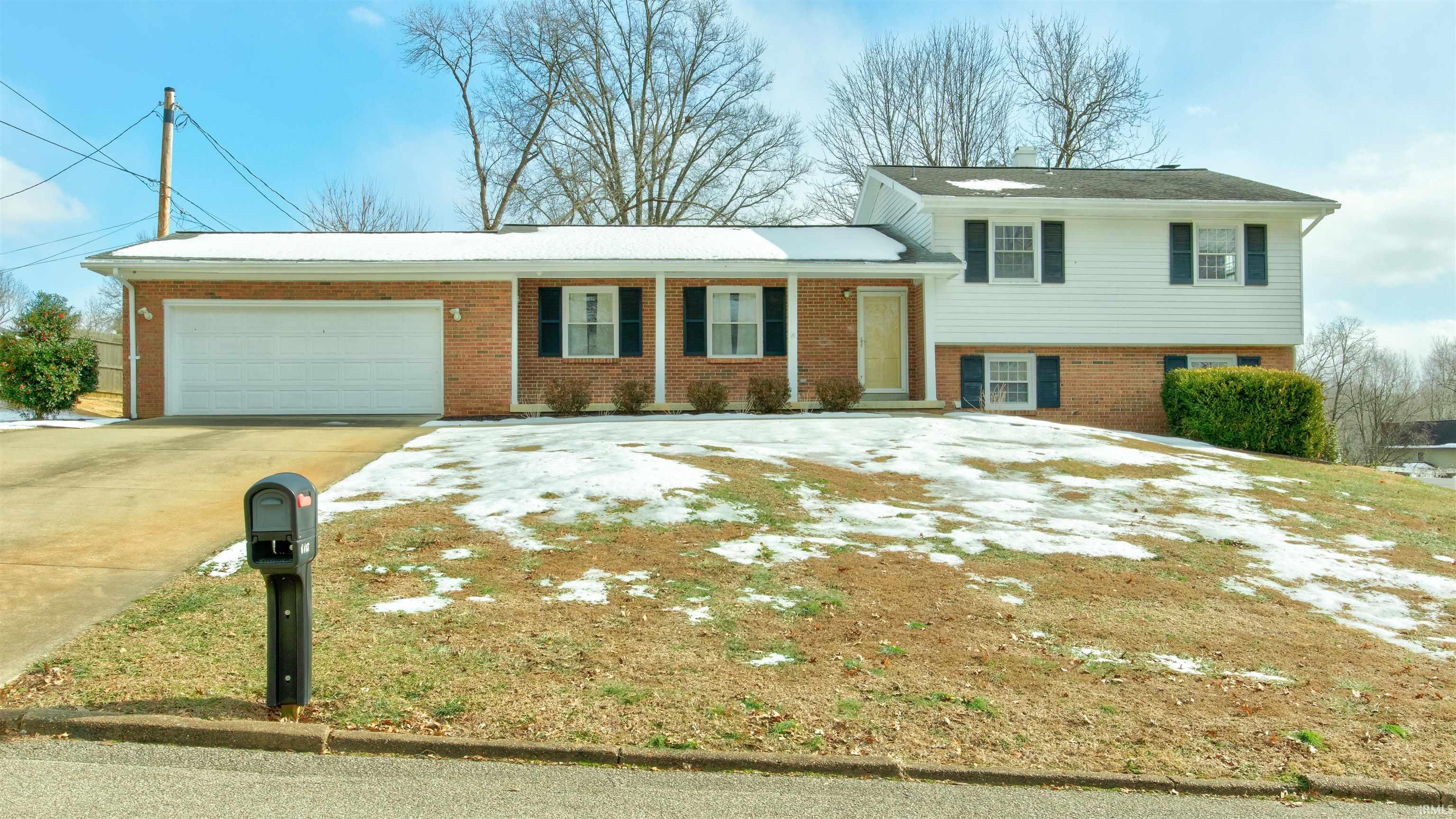 Berry Dr, Evansville, IN 47710