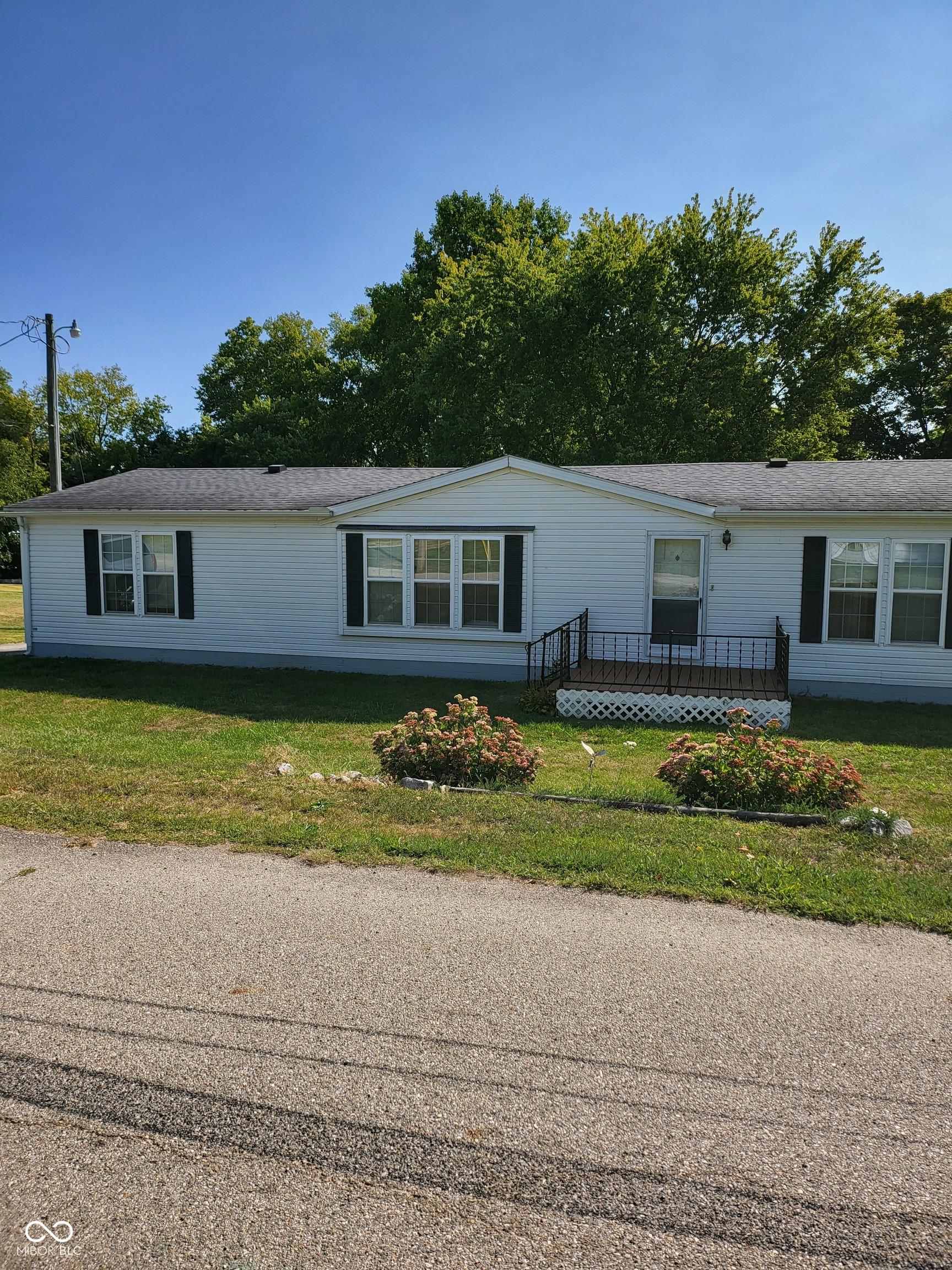S Columbia St, Veedersburg, IN 47987