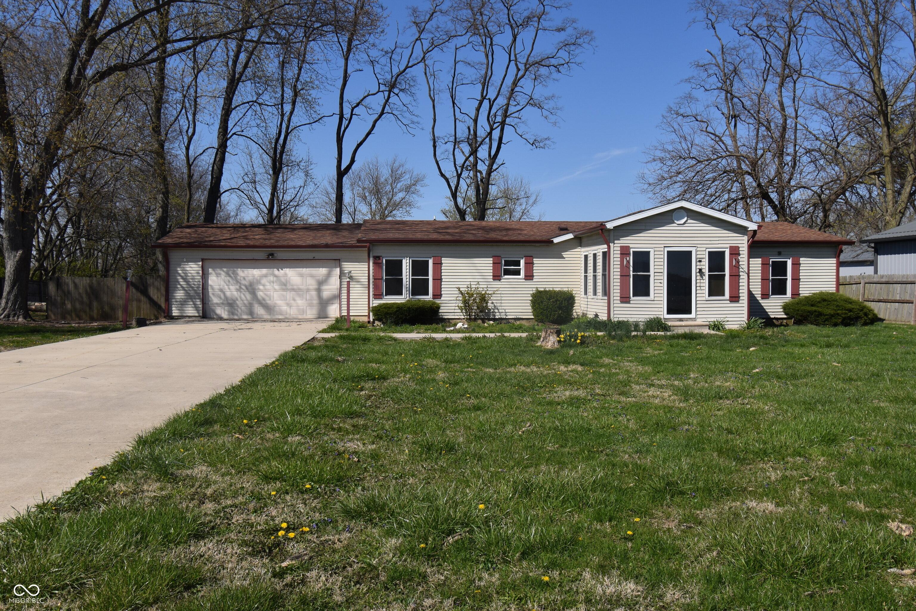 E 1200 S, Roachdale, IN 46172