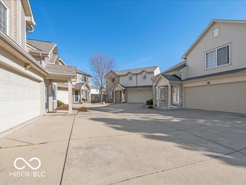 Scotch Pine Dr, Greenwood, IN 46143