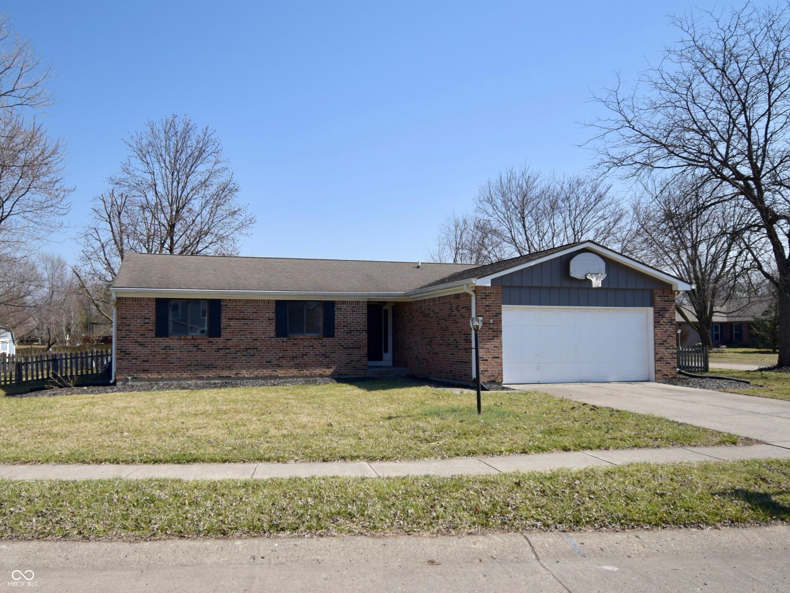 Castle Ridge Ln, Indianapolis, IN 46256