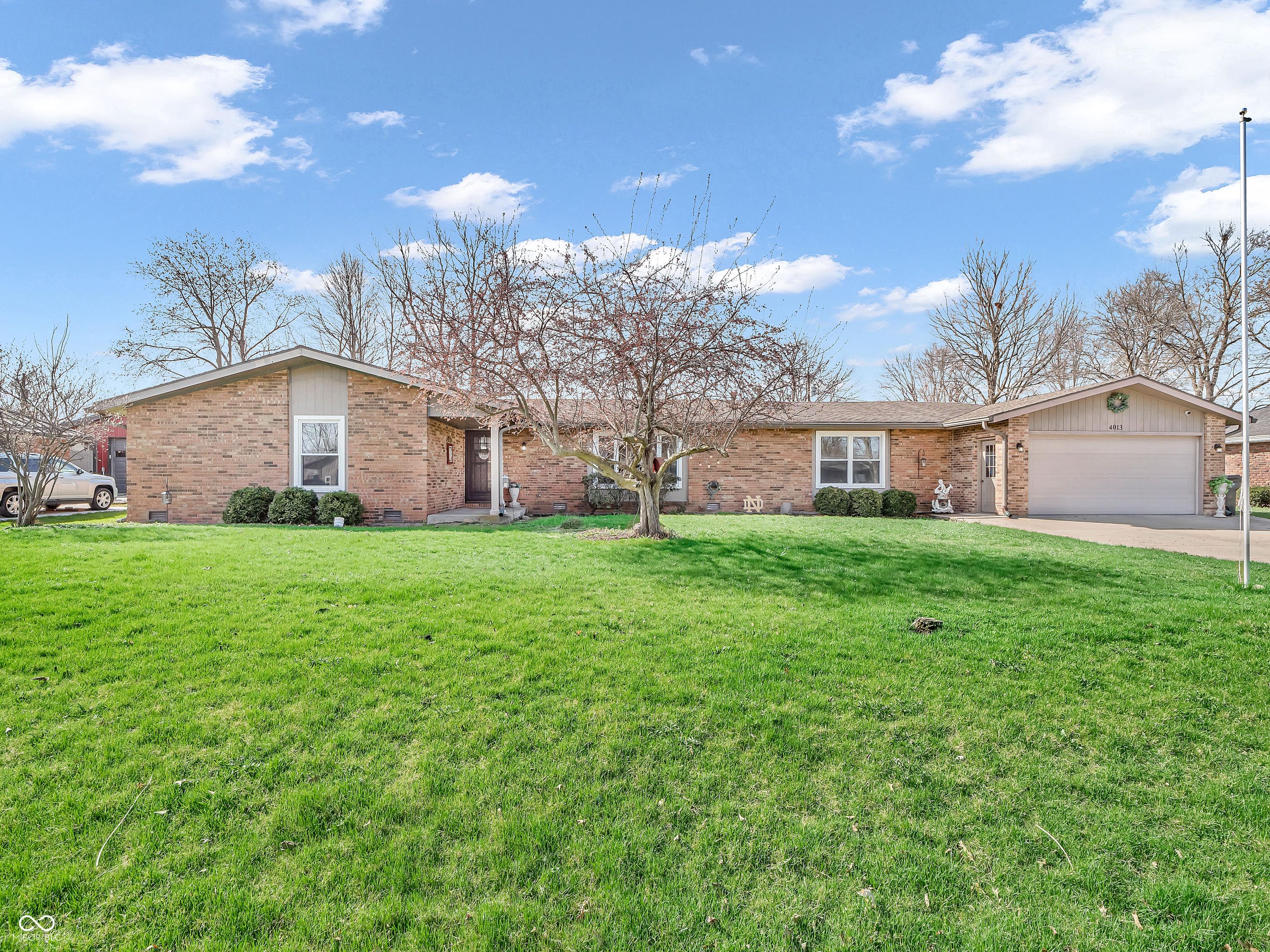 Colonial Dr, Anderson, IN 46012