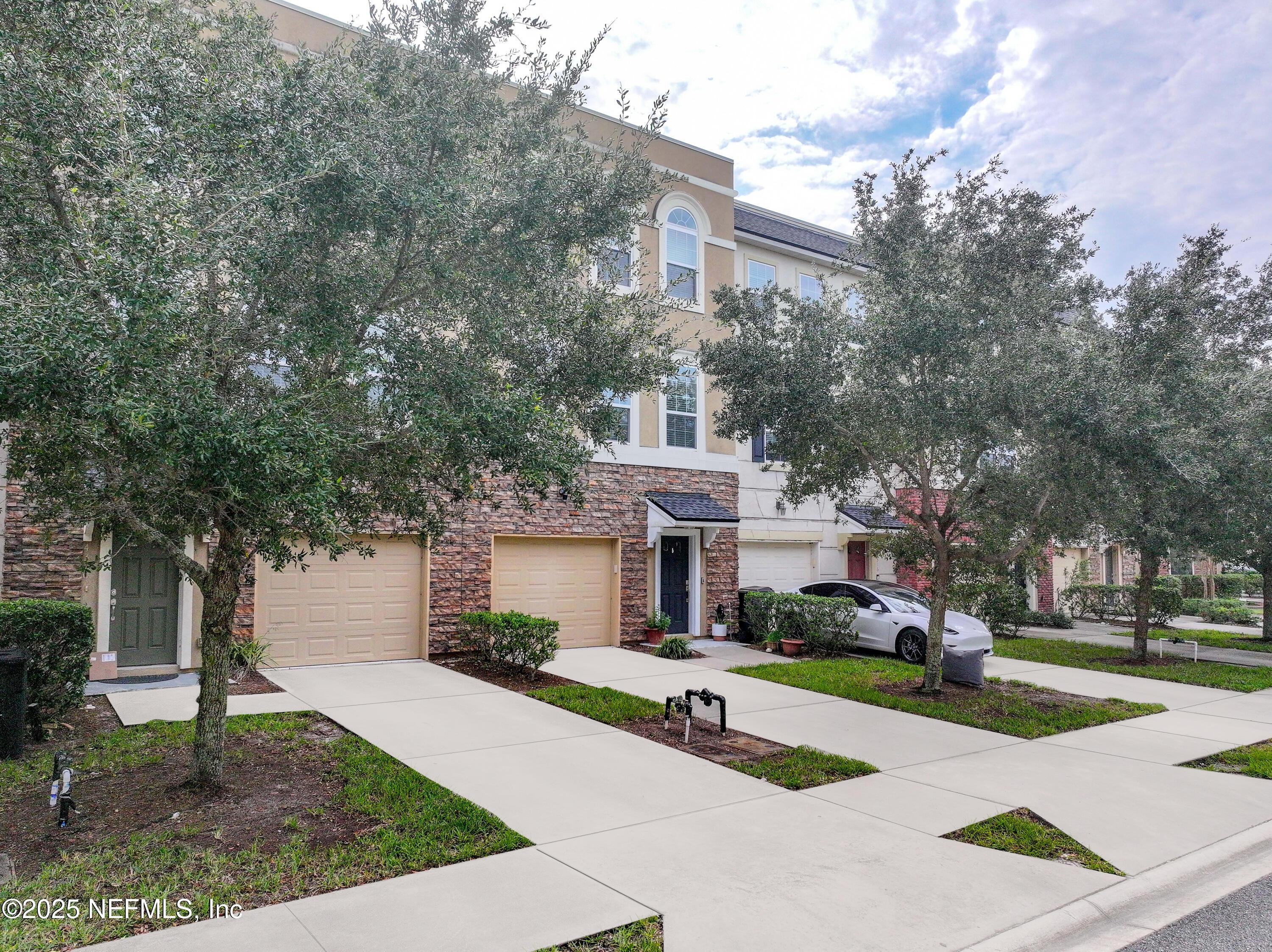 Ellipse Dr, Jacksonville, FL 32246