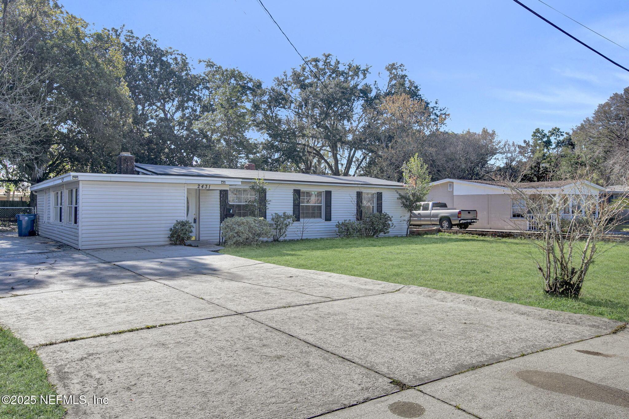 Lake Lucina Dr, Jacksonville, FL 32211