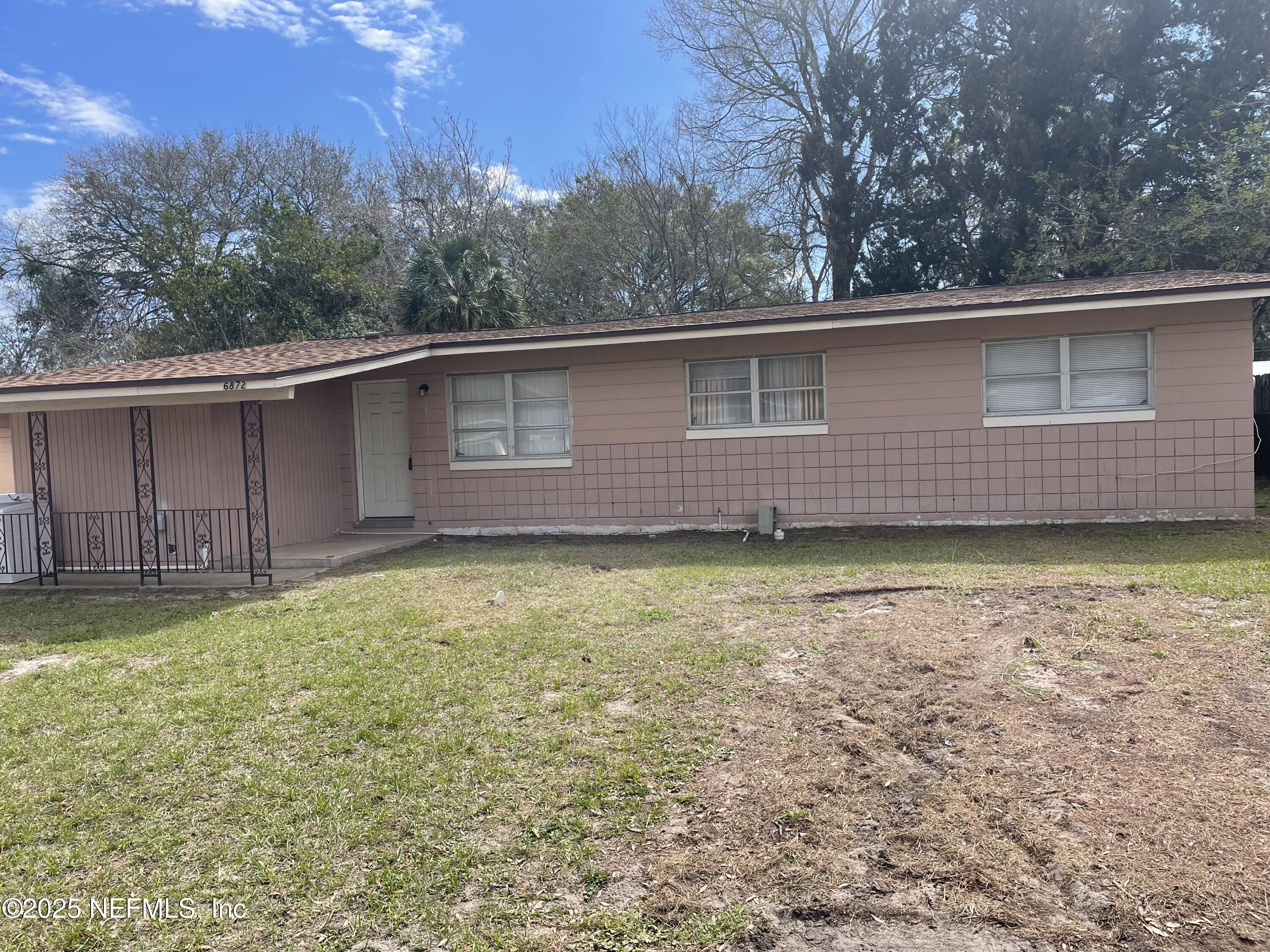 Snow White Dr, Jacksonville, FL 32210