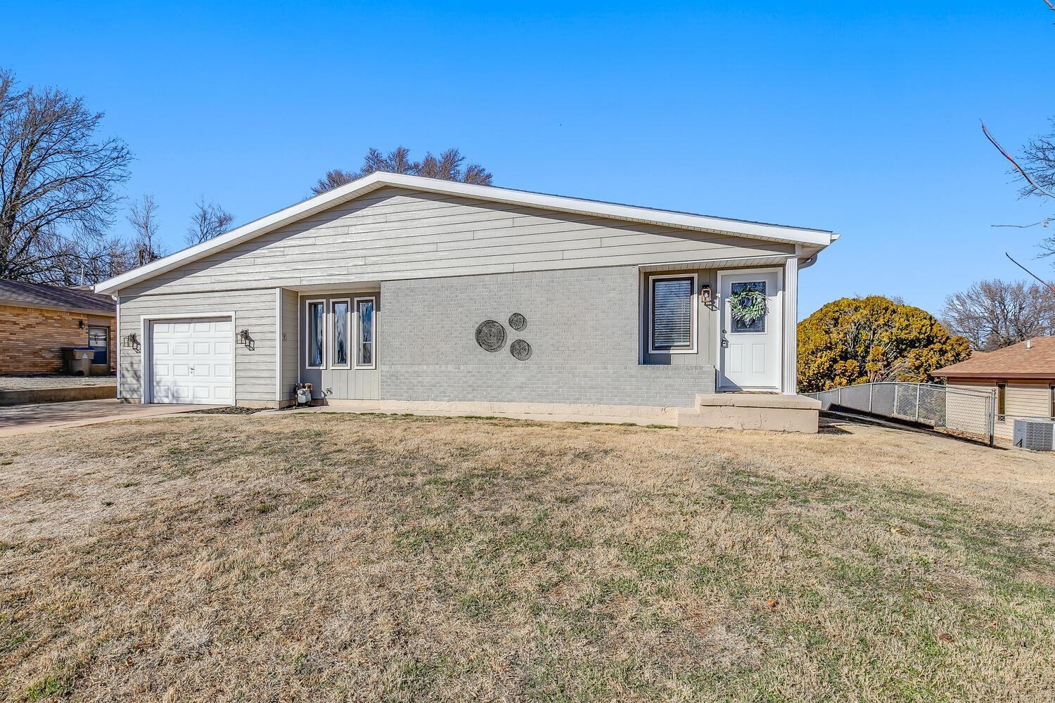 E Grant Ave, Kingman, KS 67068