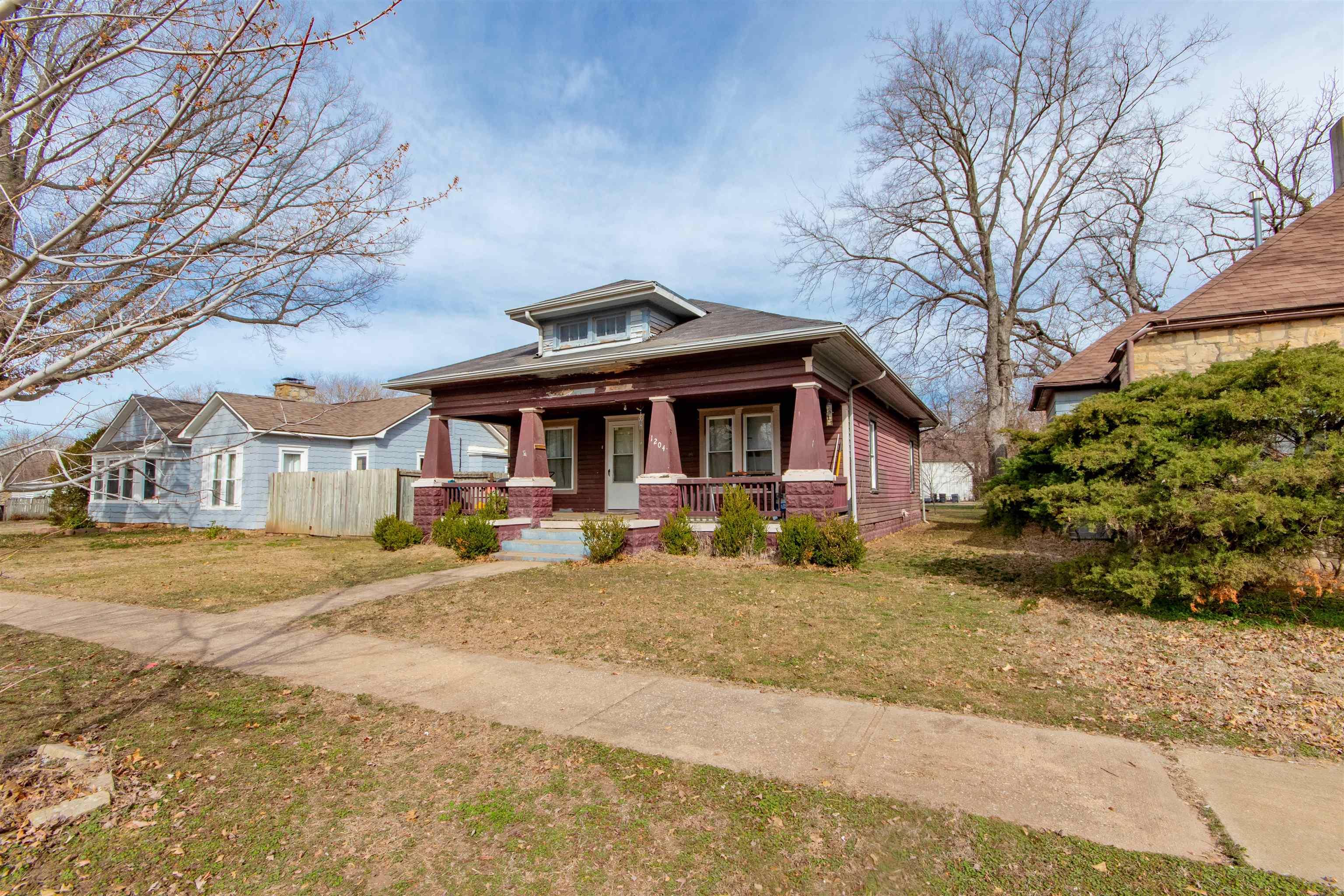 E 11th Ave, Winfield, KS 67156