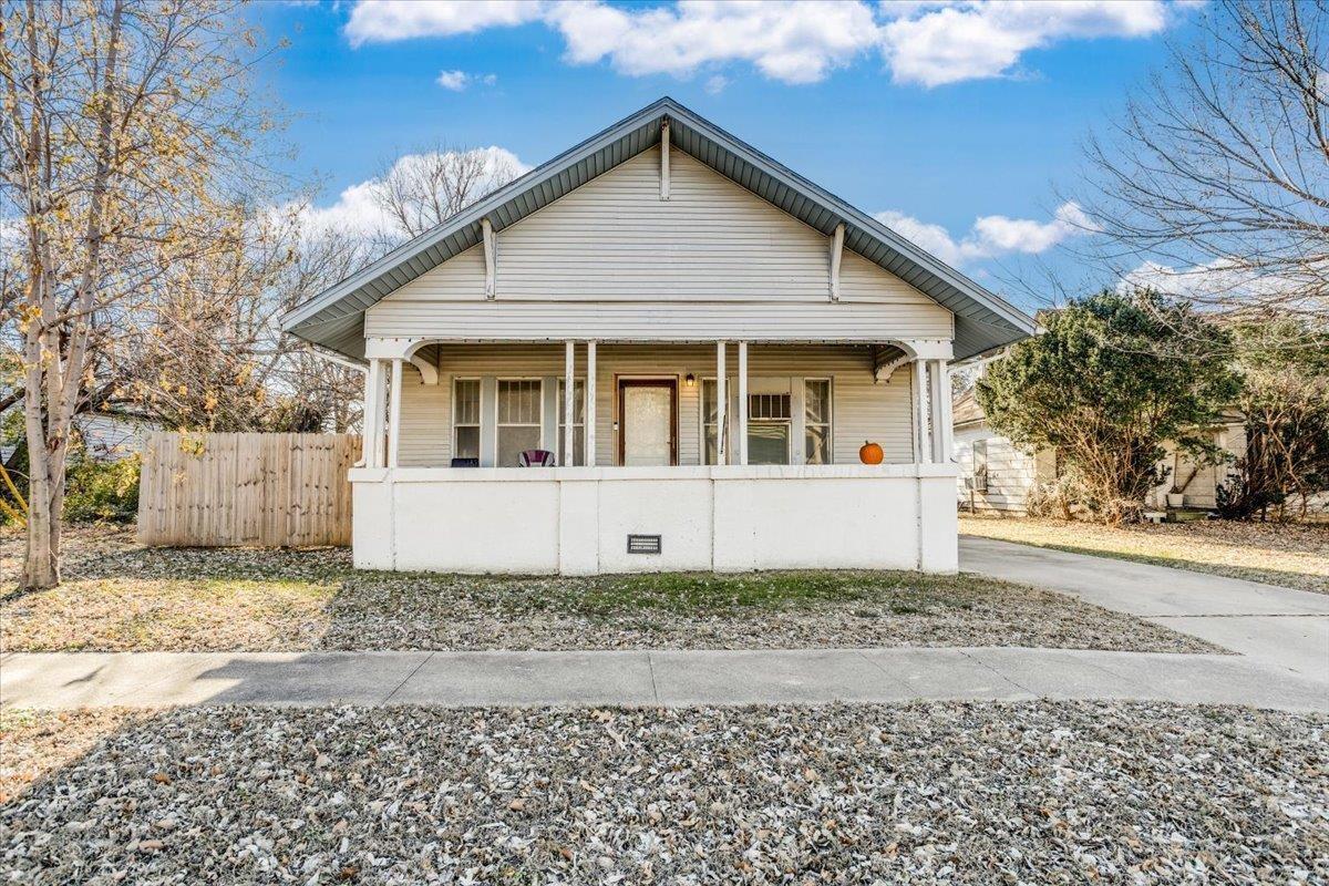 E 14th Ave, Winfield, KS 67156