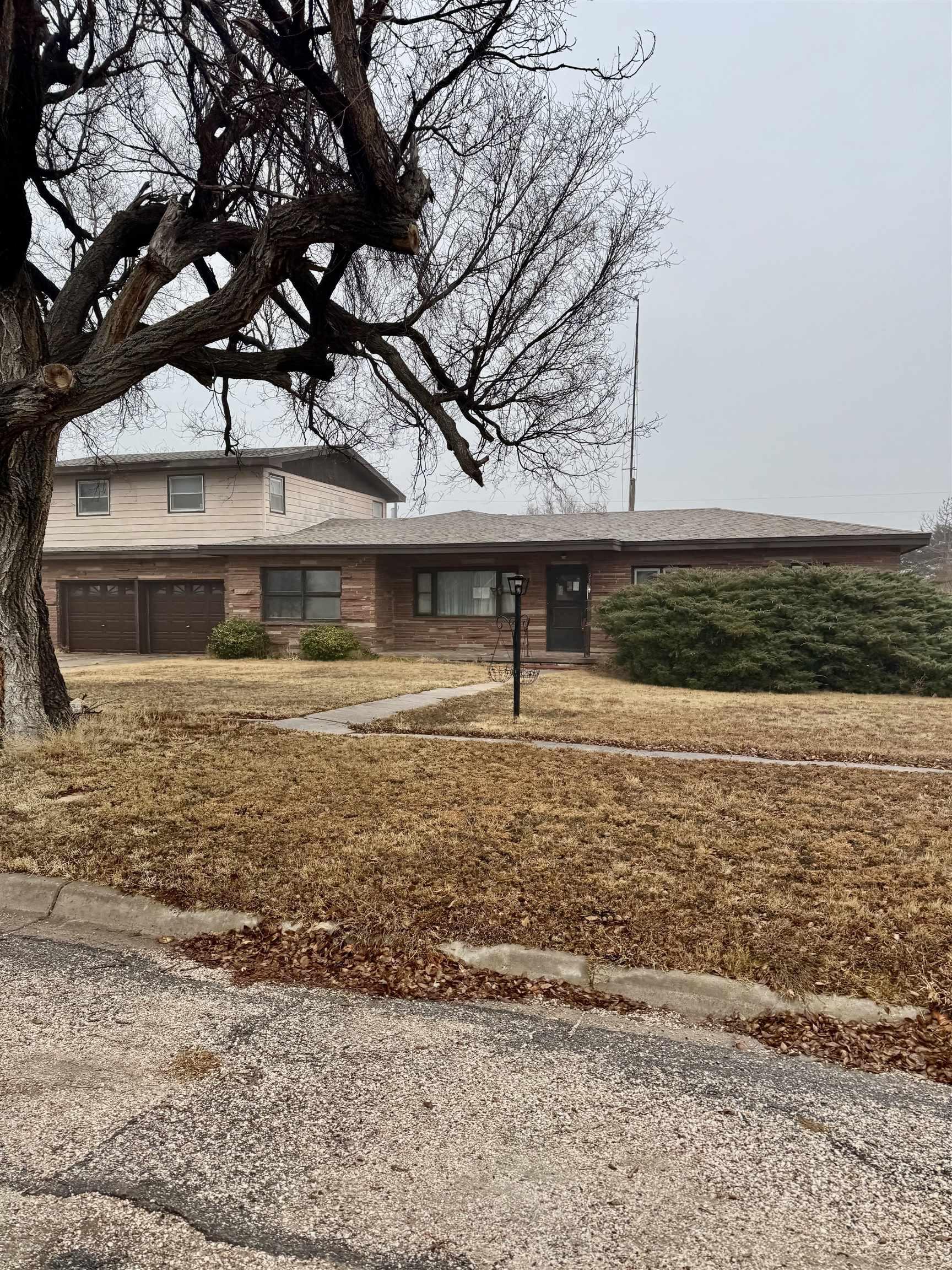 S Poplar St, Minneola, KS 67865