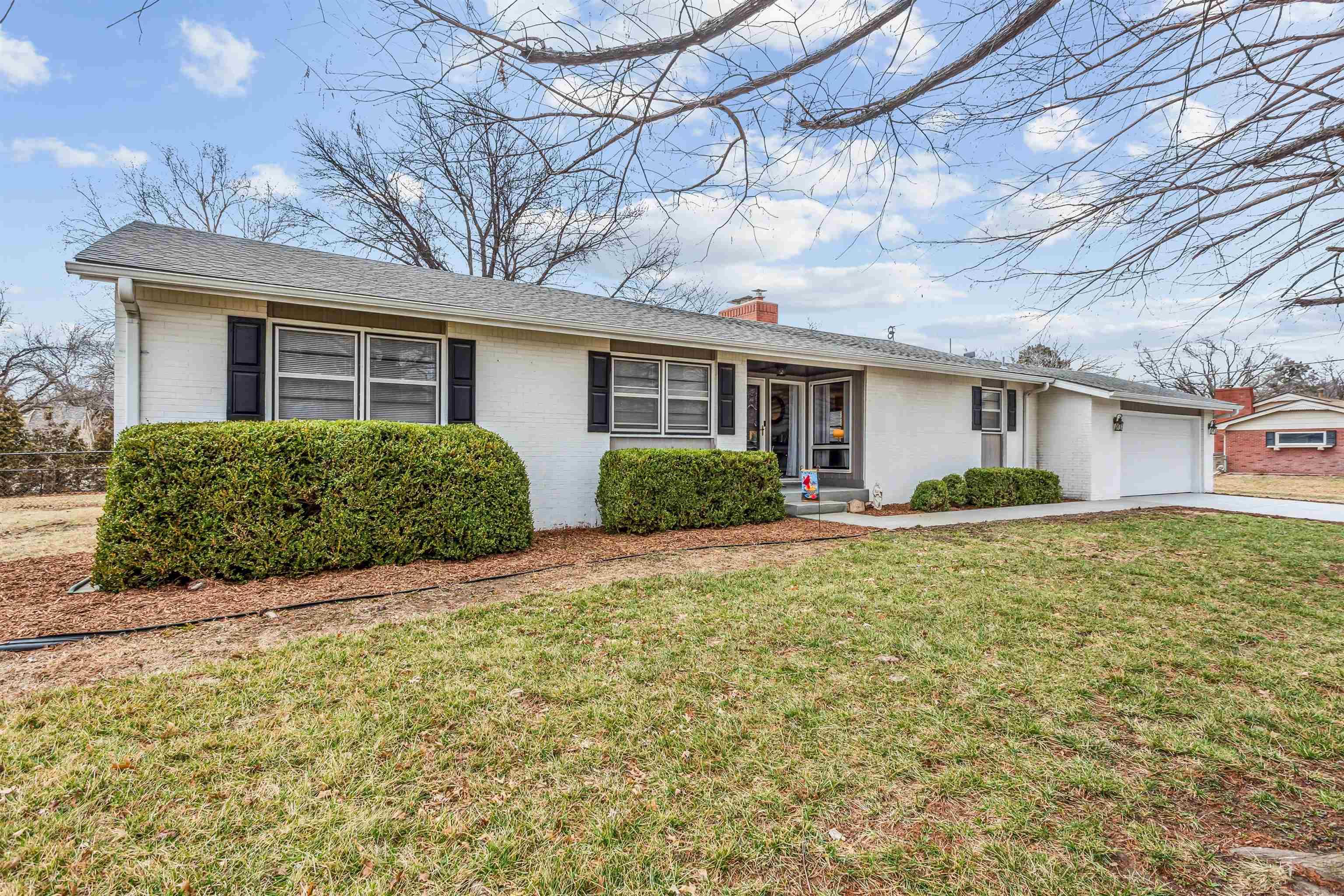 E Peach Tree Ln, Wichita, KS 67207