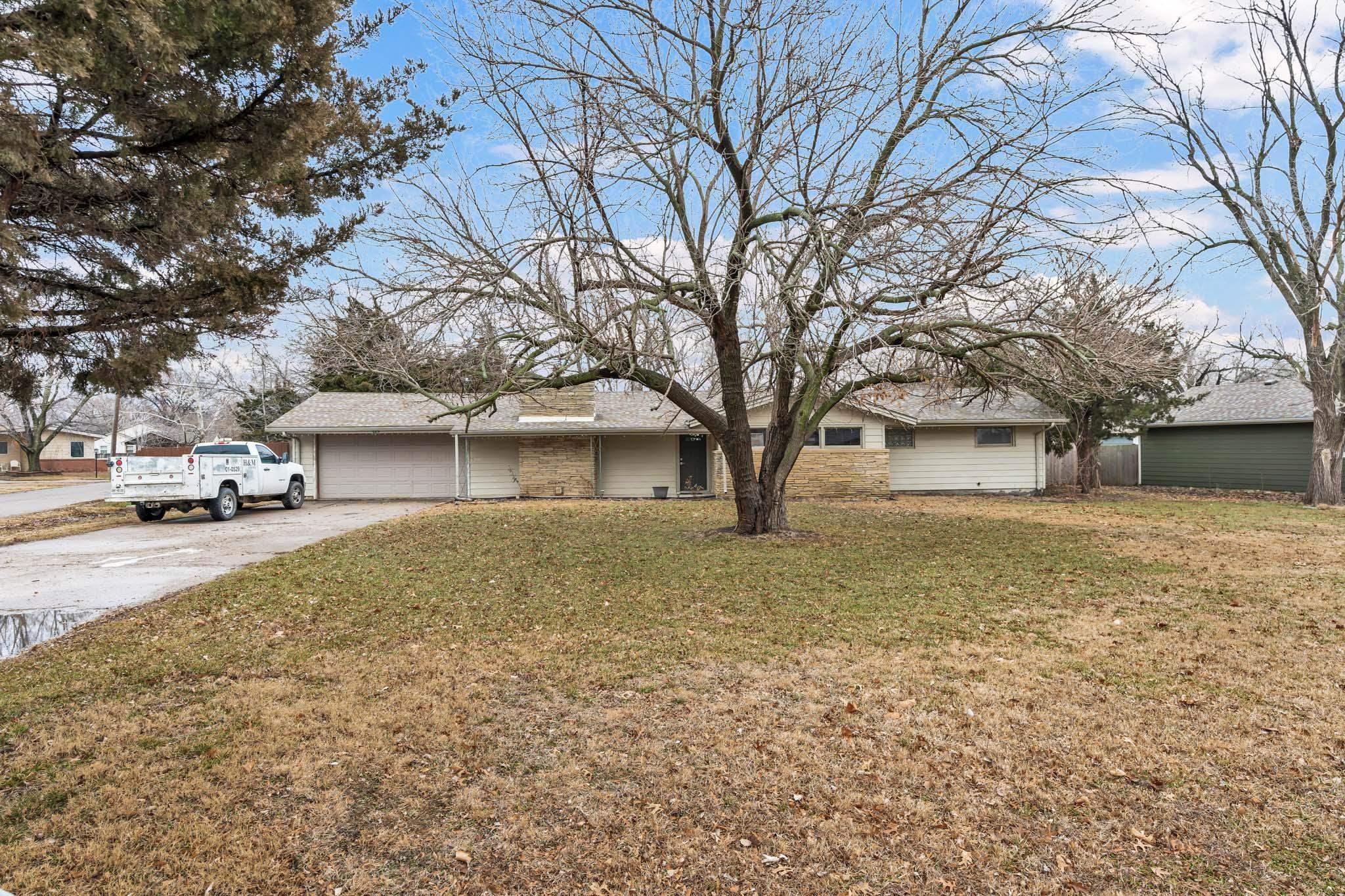 S Winterset Ln, Wichita, KS 67209