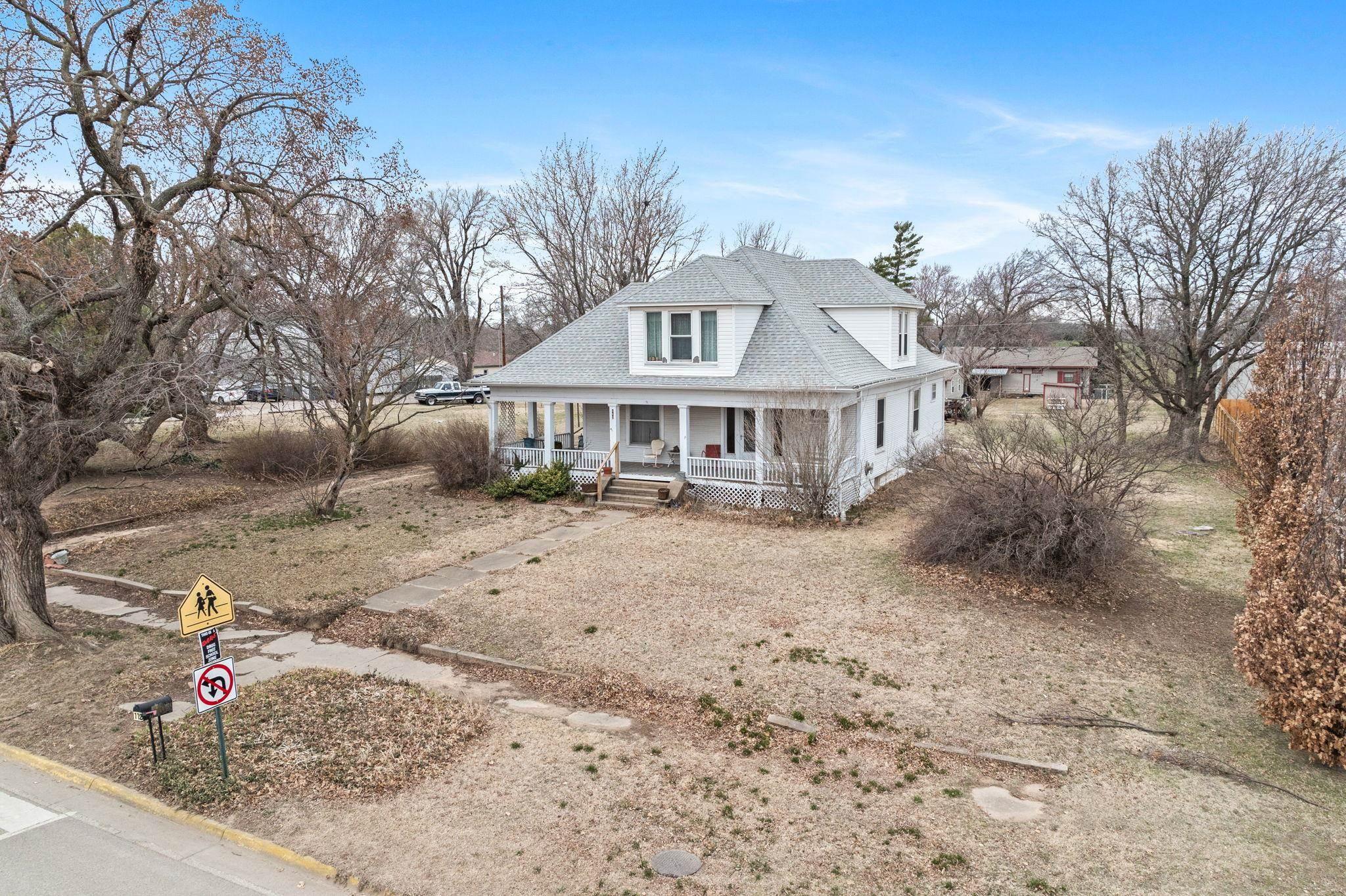 N Highland St, Conway Springs, KS 67031