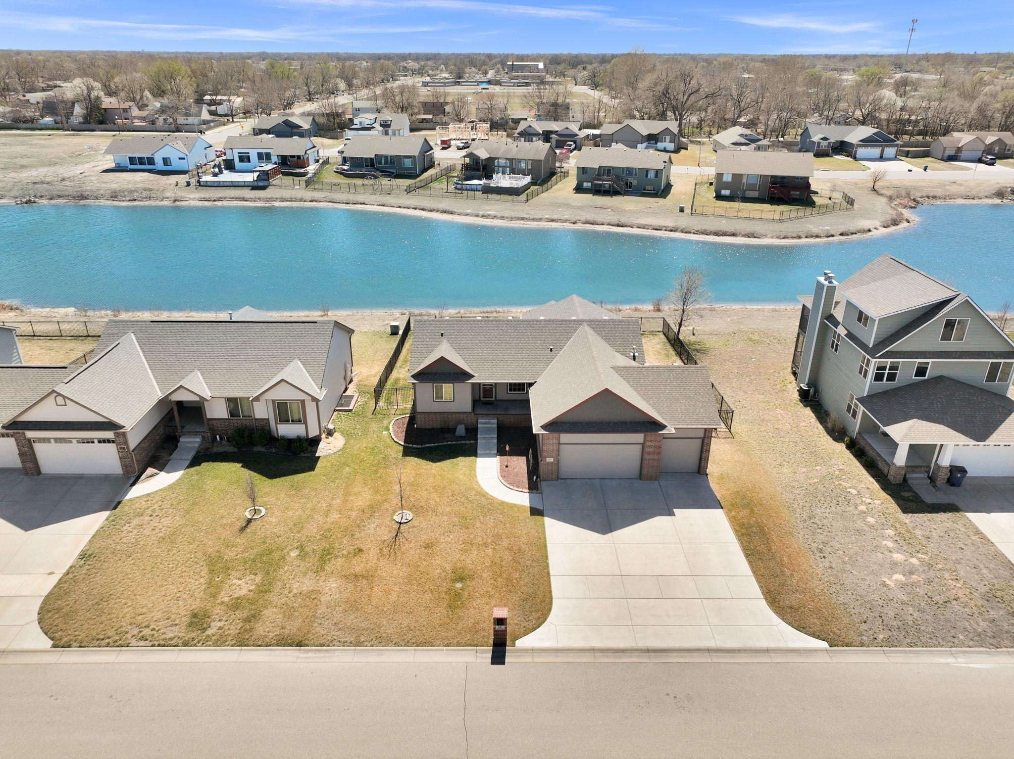 E Kay Ave, Haysville, KS 67060