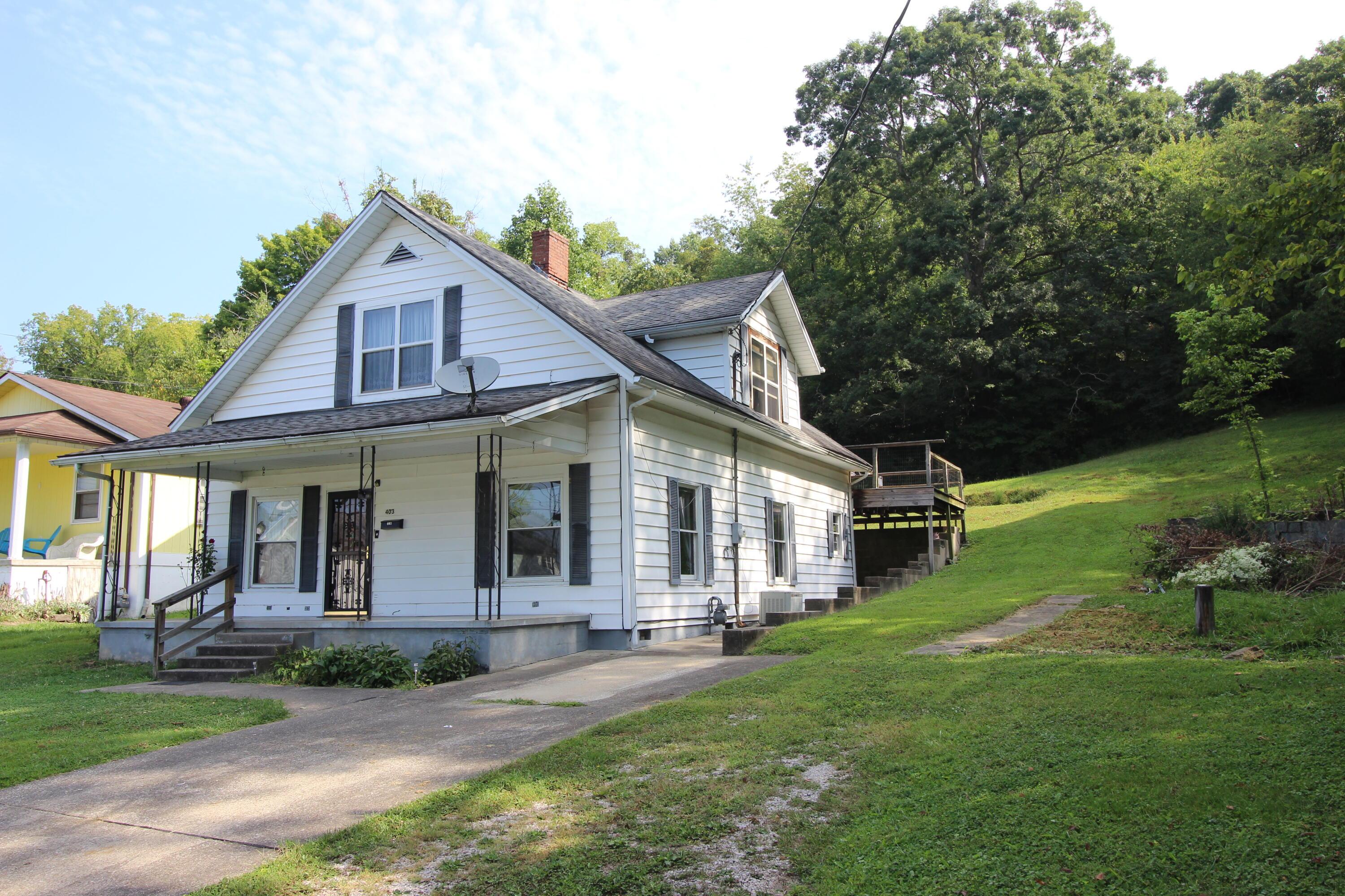 Broadway St, Irvine, KY 40336