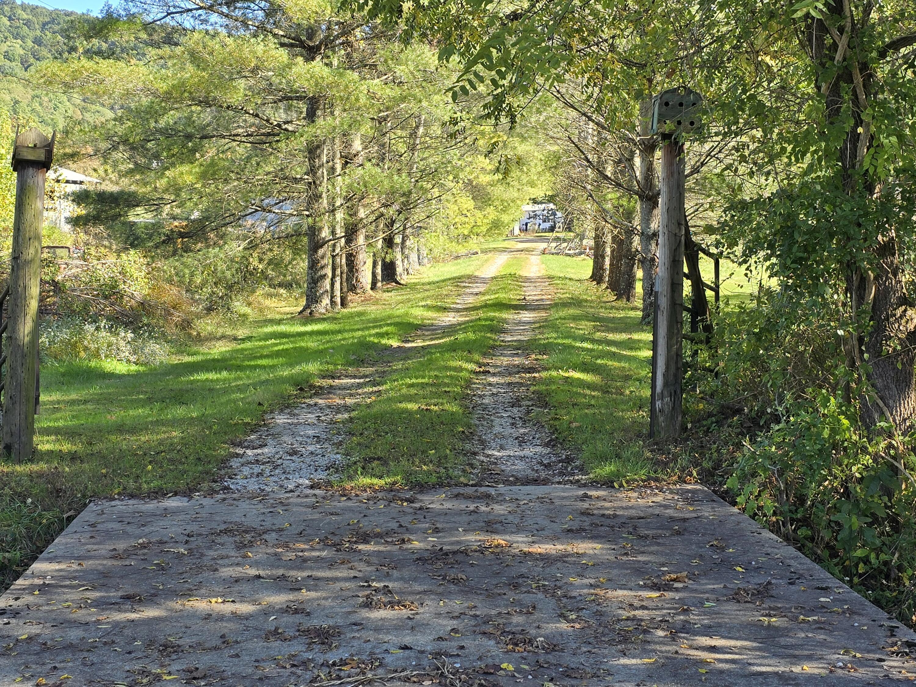 Eulett Ln, Vanceburg, KY 41179
