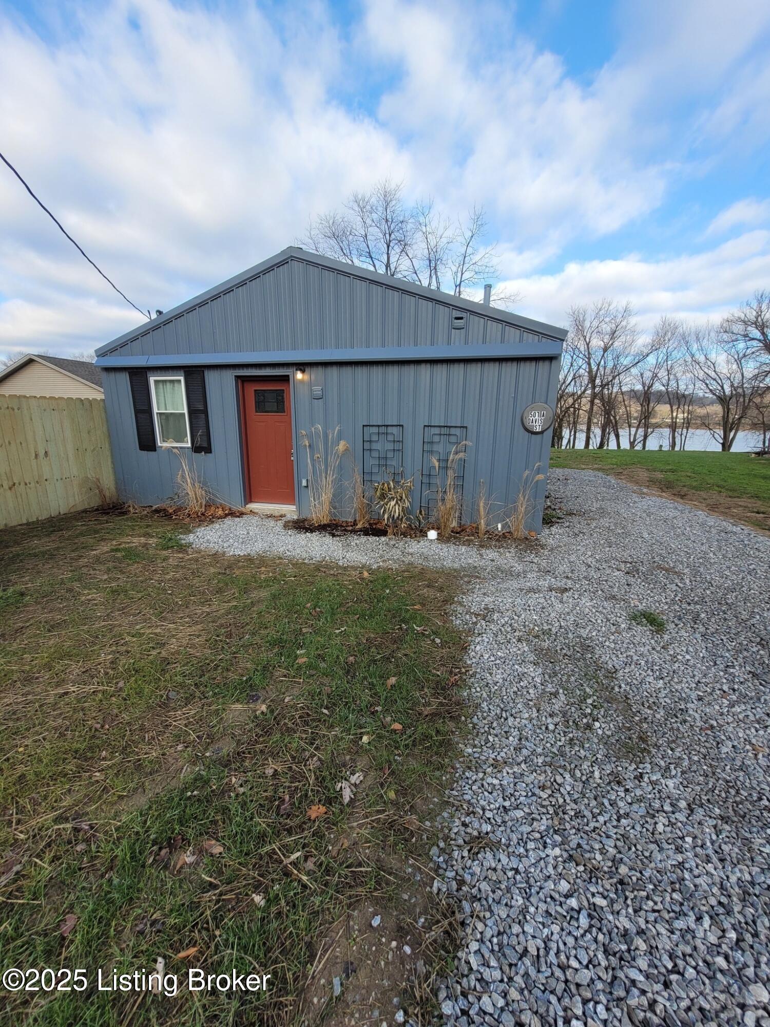 Davis St, Ghent, KY 41045