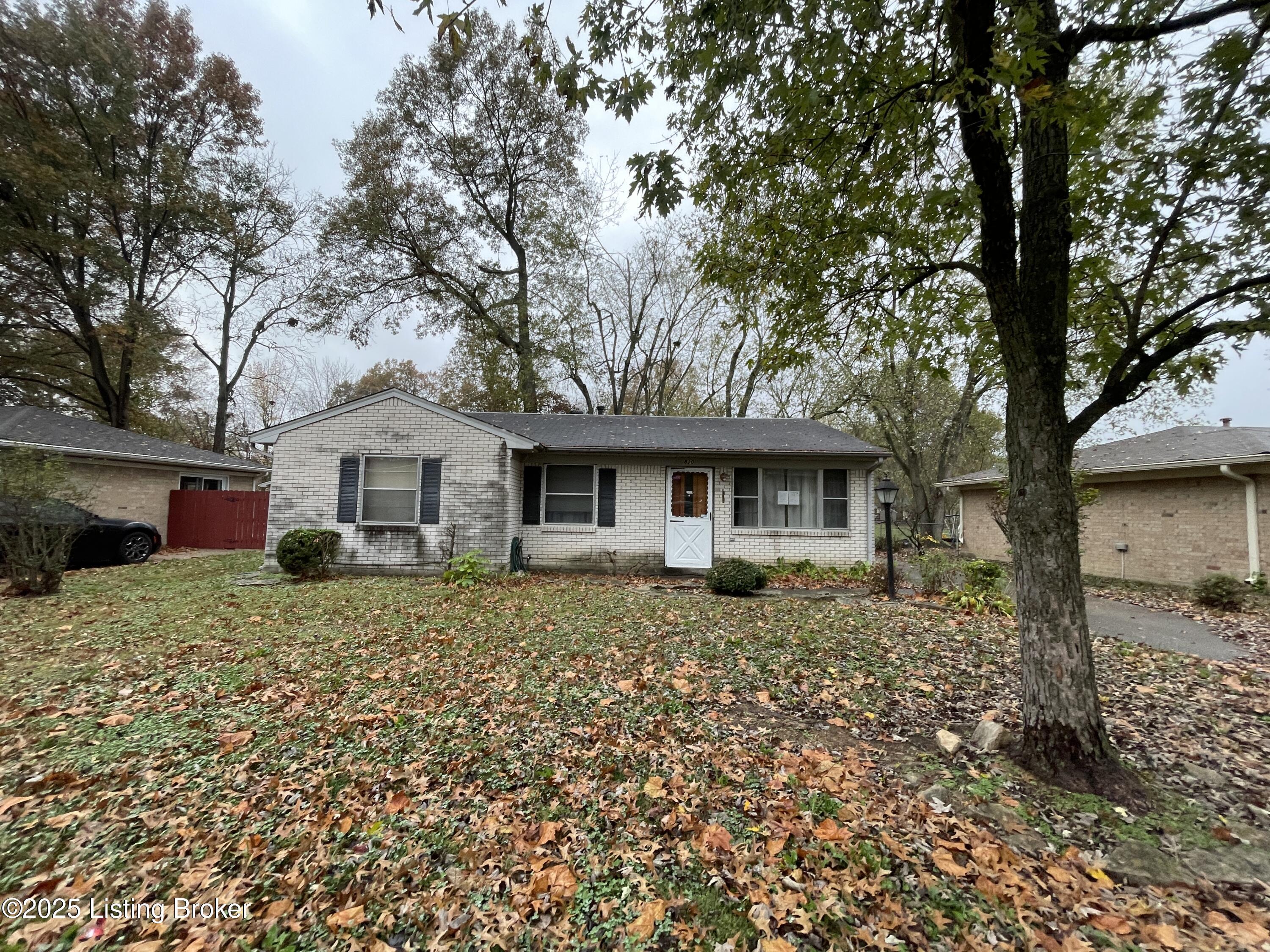 Candleglow Ln, Louisville, KY 40214
