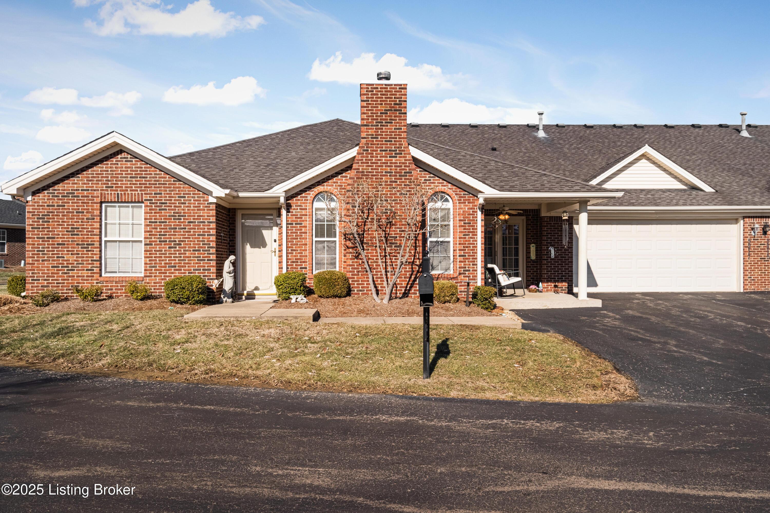 Sand Wood Ln, Louisville, KY 40272