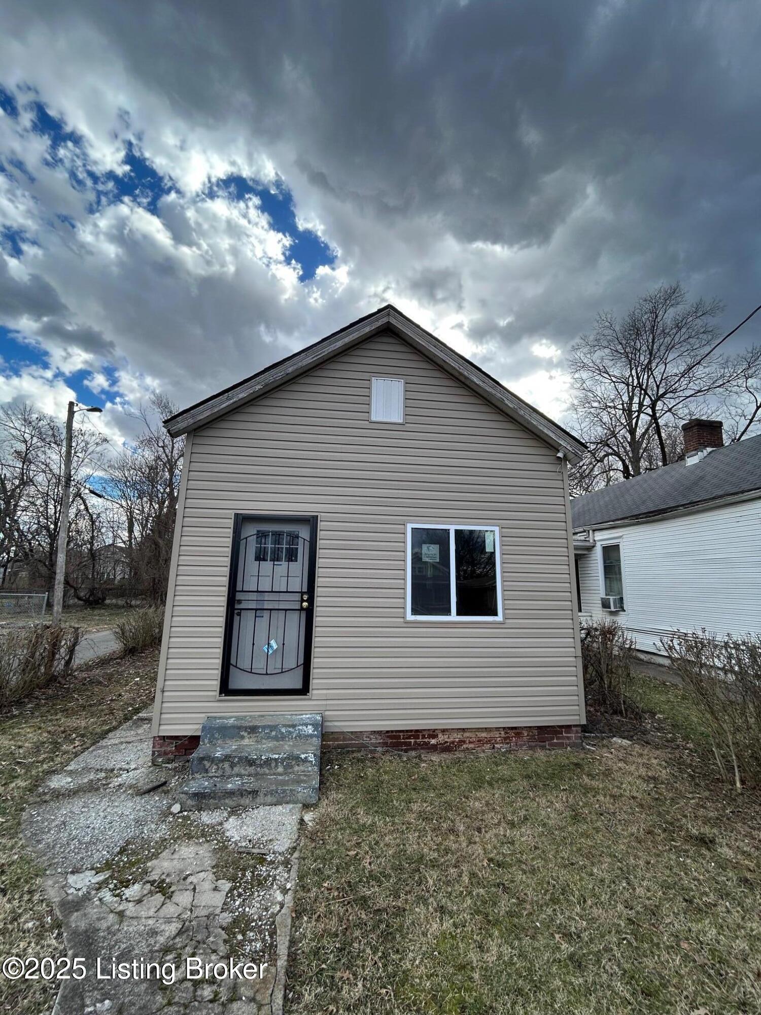 Larkwood Ave, Louisville, KY 40212