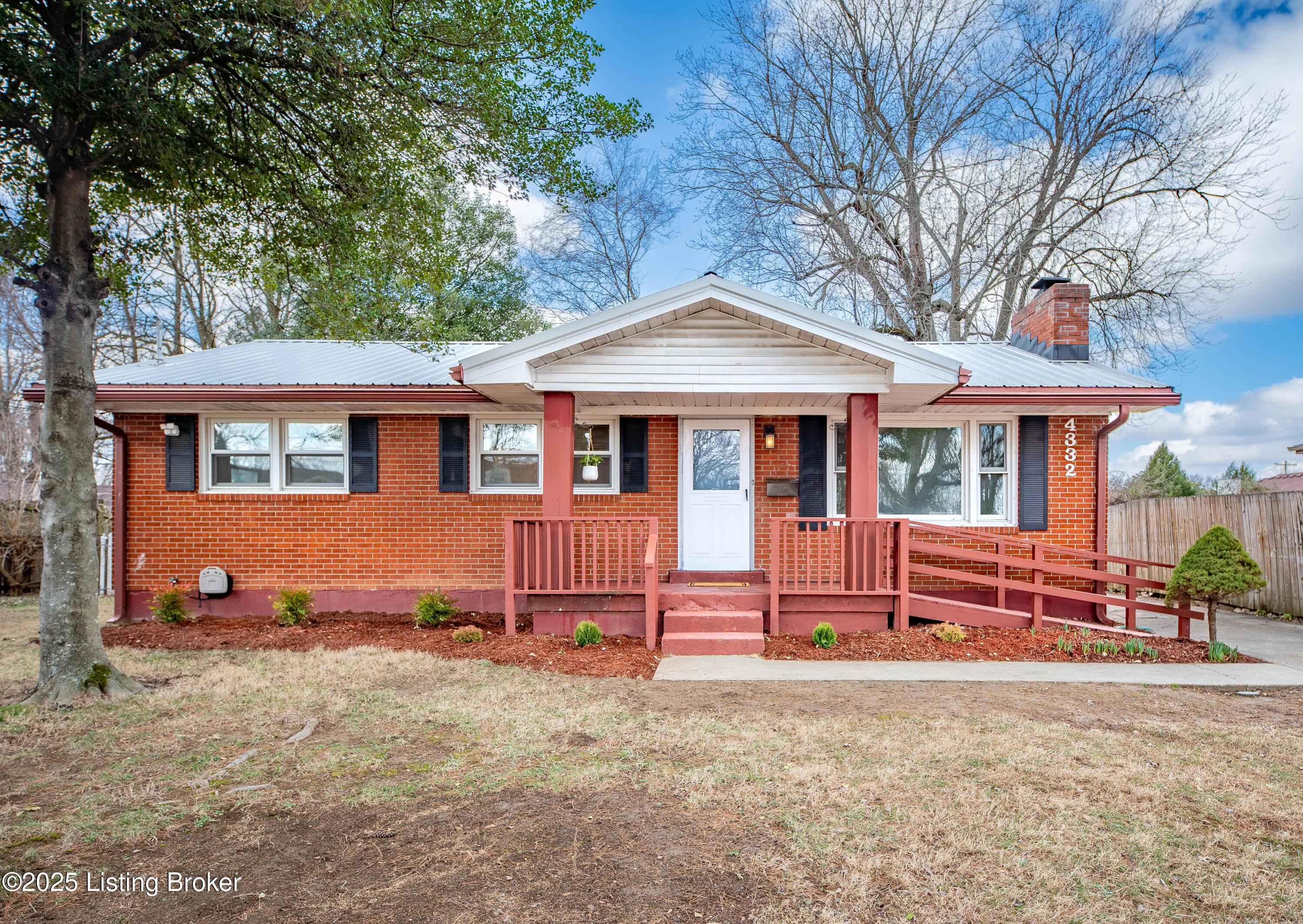 Lahnna Dr, Louisville, KY 40216