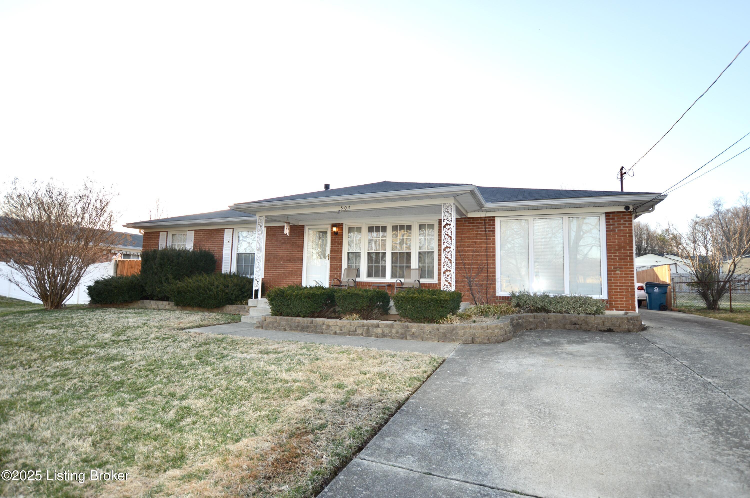 Annlou Dr, Louisville, KY 40272