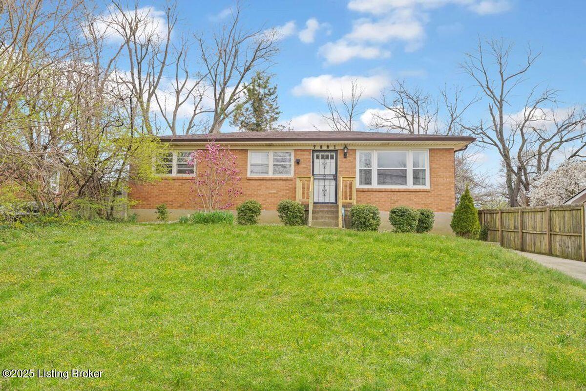 Mary Sue Dr, Louisville, KY 40291