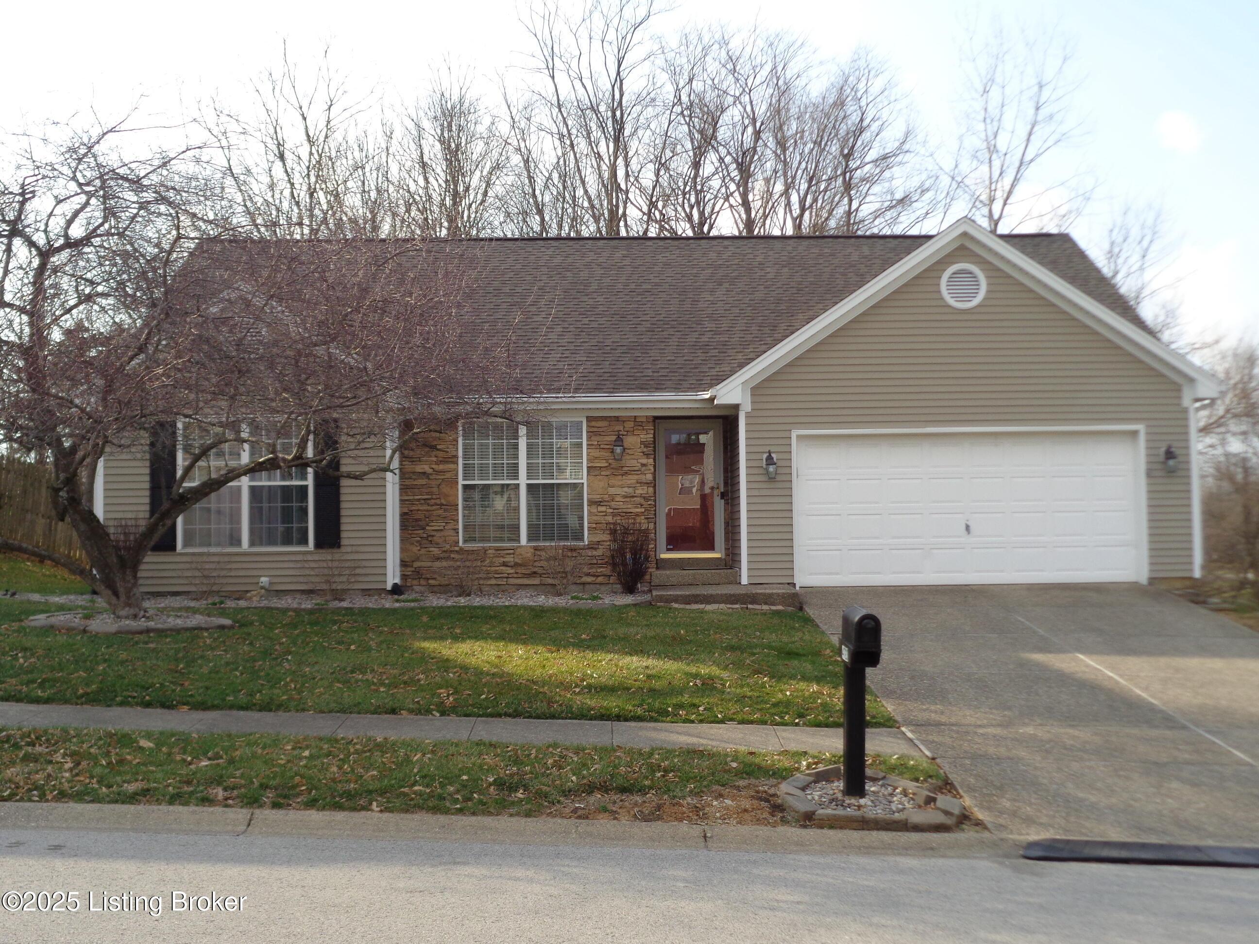 Oak Pointe Dr, Louisville, KY 40245