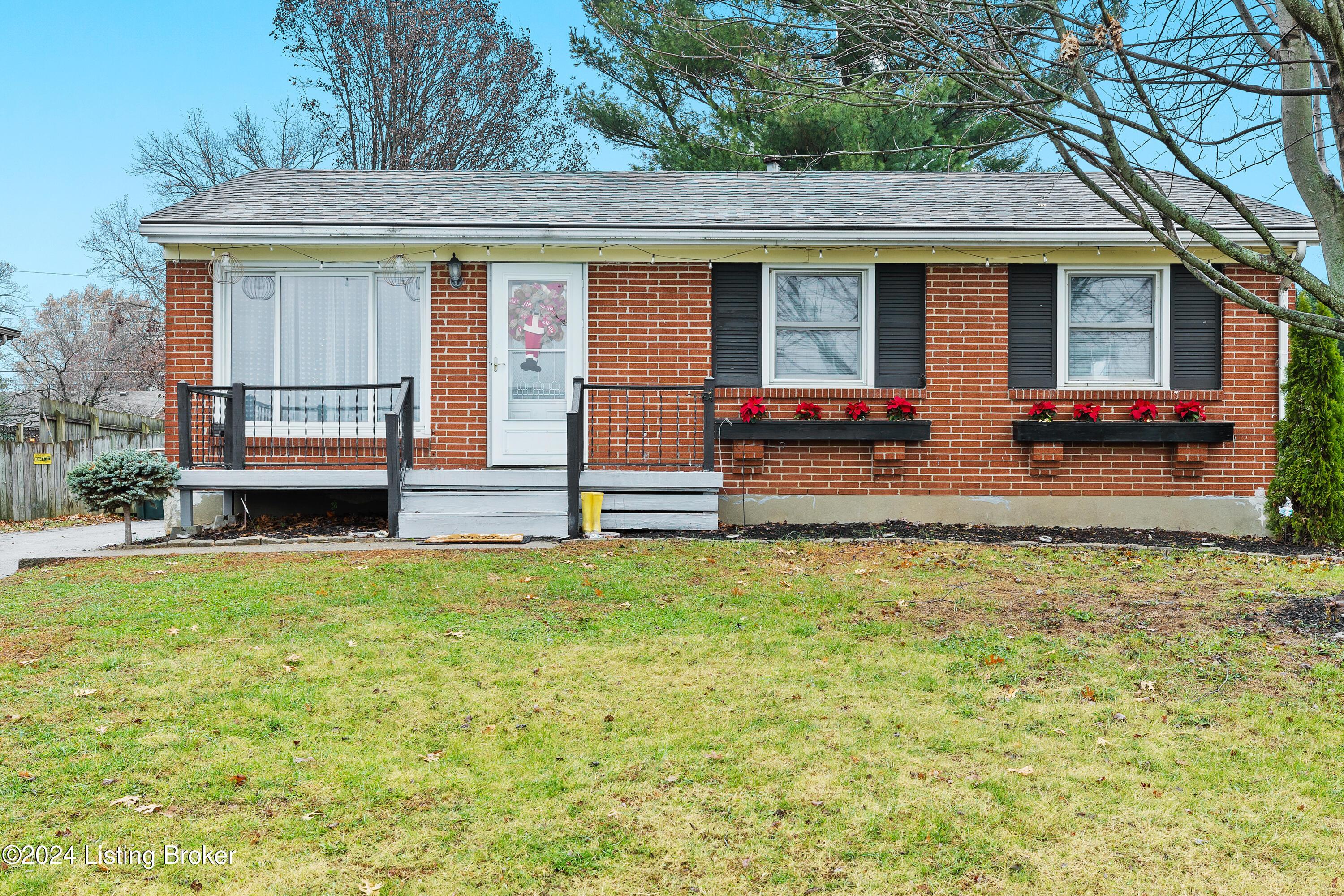 Tregaron Ave, Louisville, KY 40299