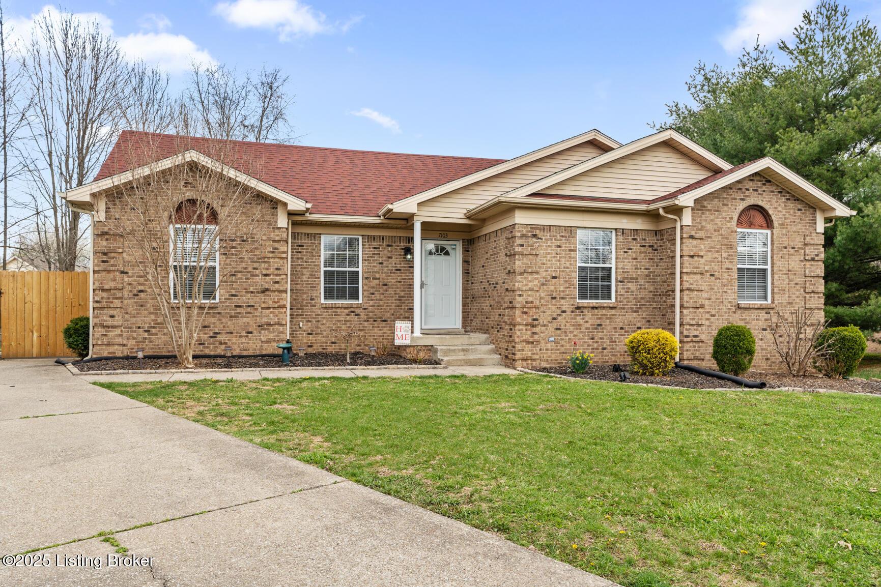 Glen Echo Pl, Louisville, KY 40258