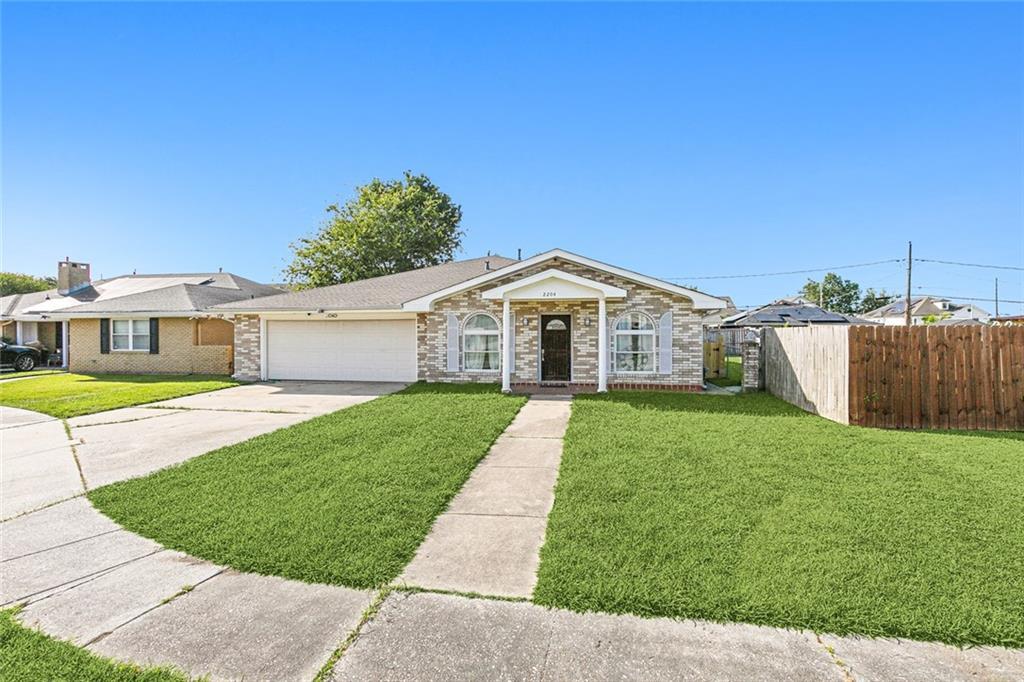 Gallant Dr, Chalmette, LA 70043