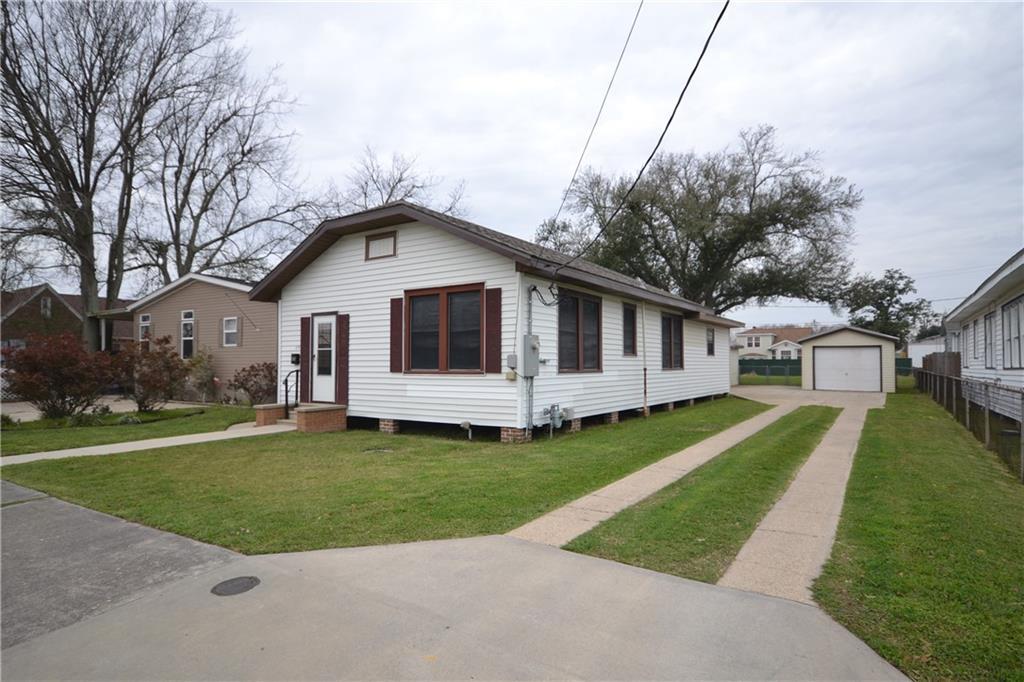 Apple St, Norco, LA 70079