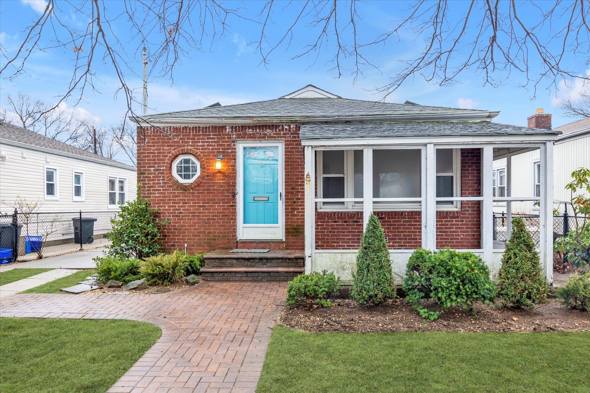 Willow St, South Hempstead, NY 11550