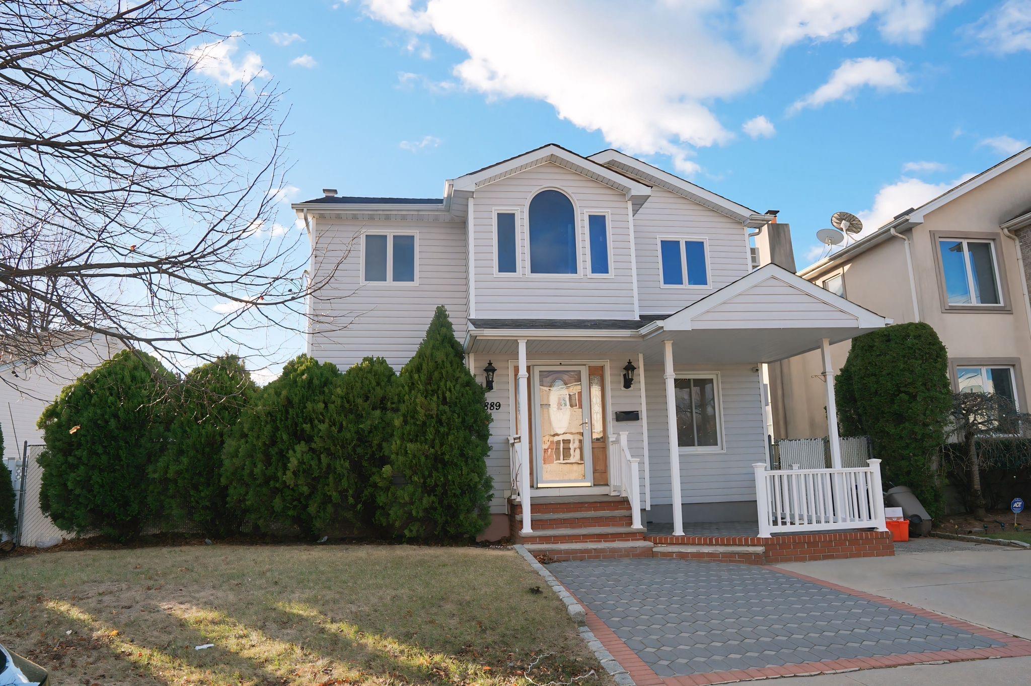 Saint James Pl, Franklin Square, NY 11010
