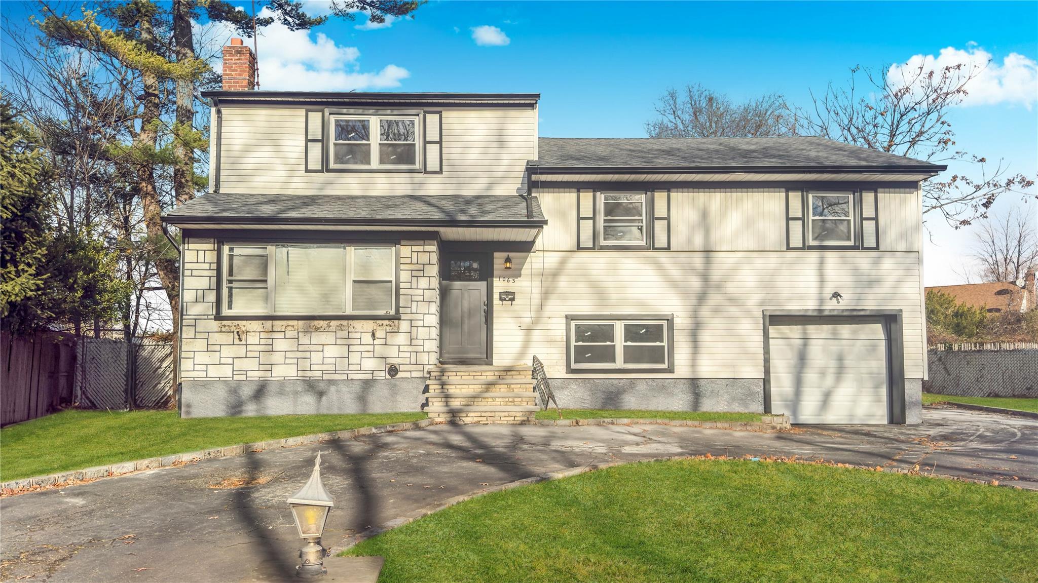 Northgate Ct, Uniondale, NY 11553
