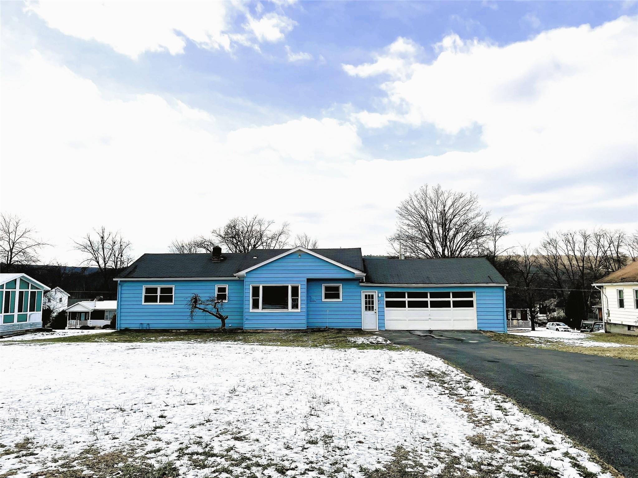 Fairdale Ave, Lake Katrine, NY 12449