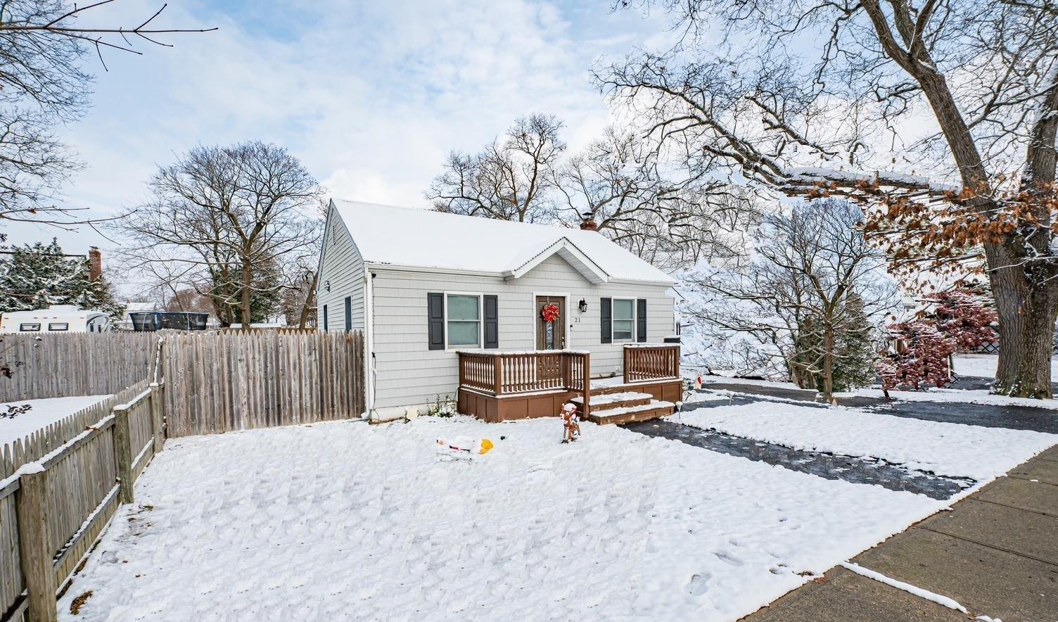 Beecher Ave, East Islip, NY 11730