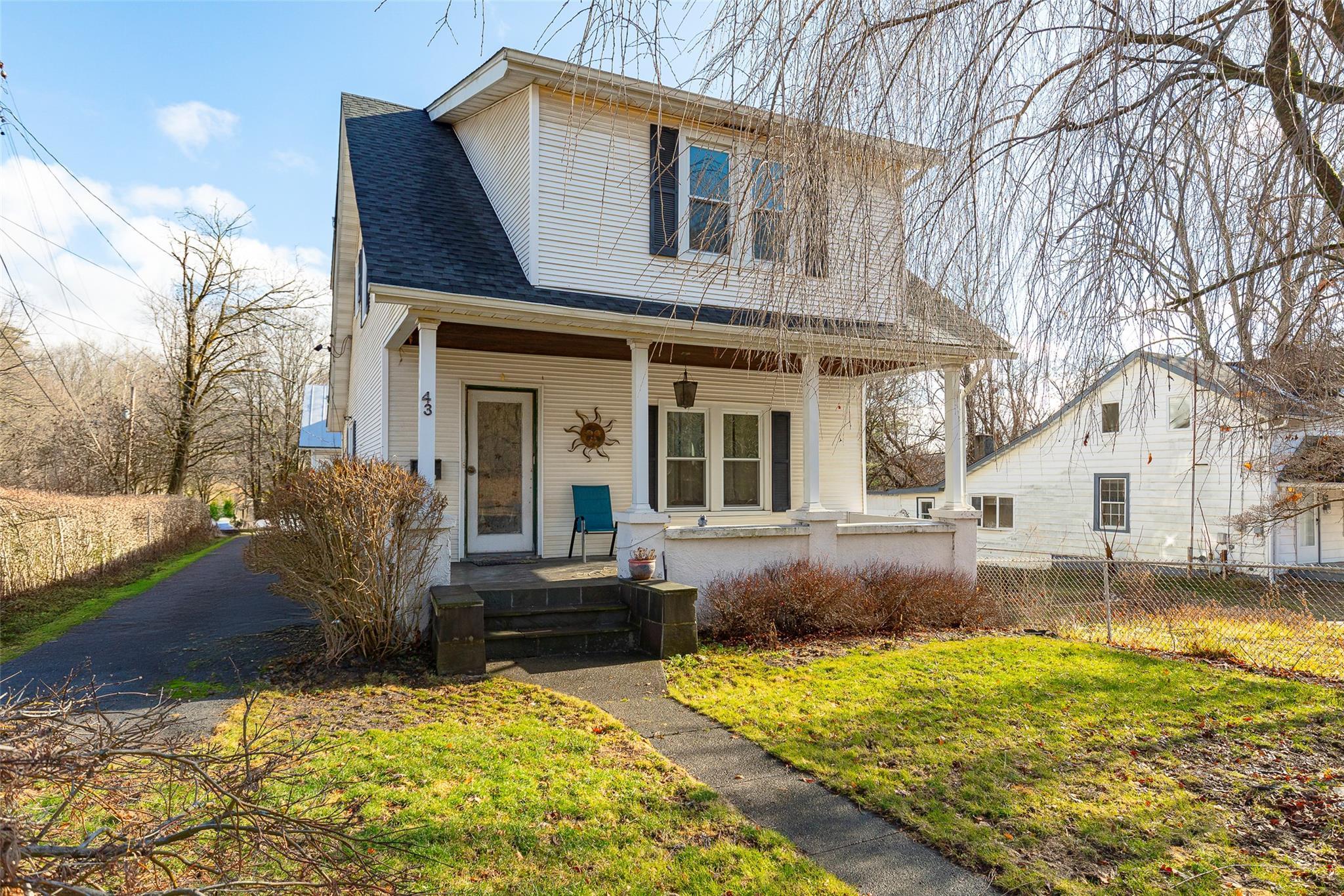 Grand St, Highland, NY 12528