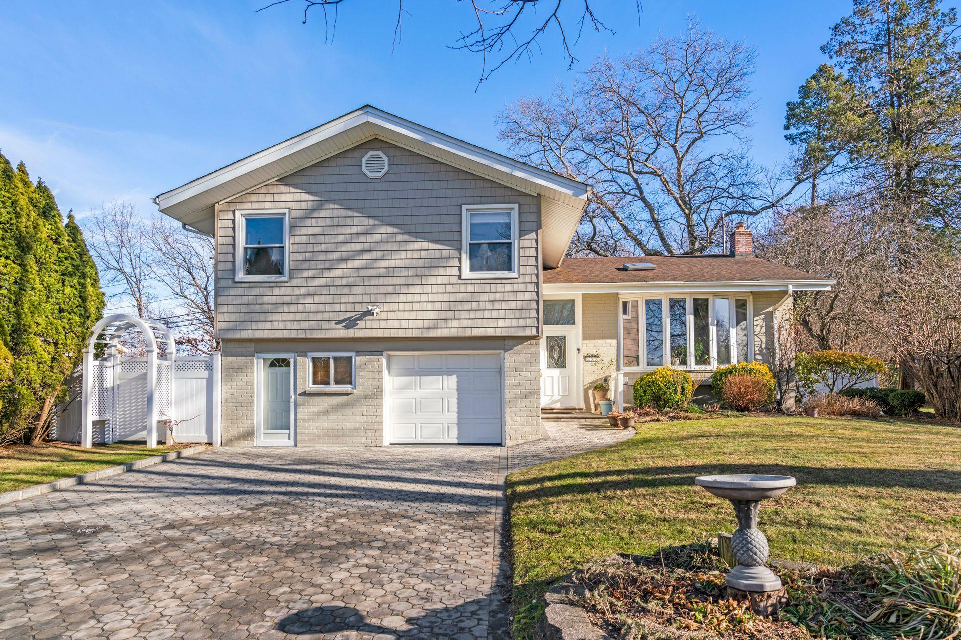Birchwood Park Dr, Jericho, NY 11753