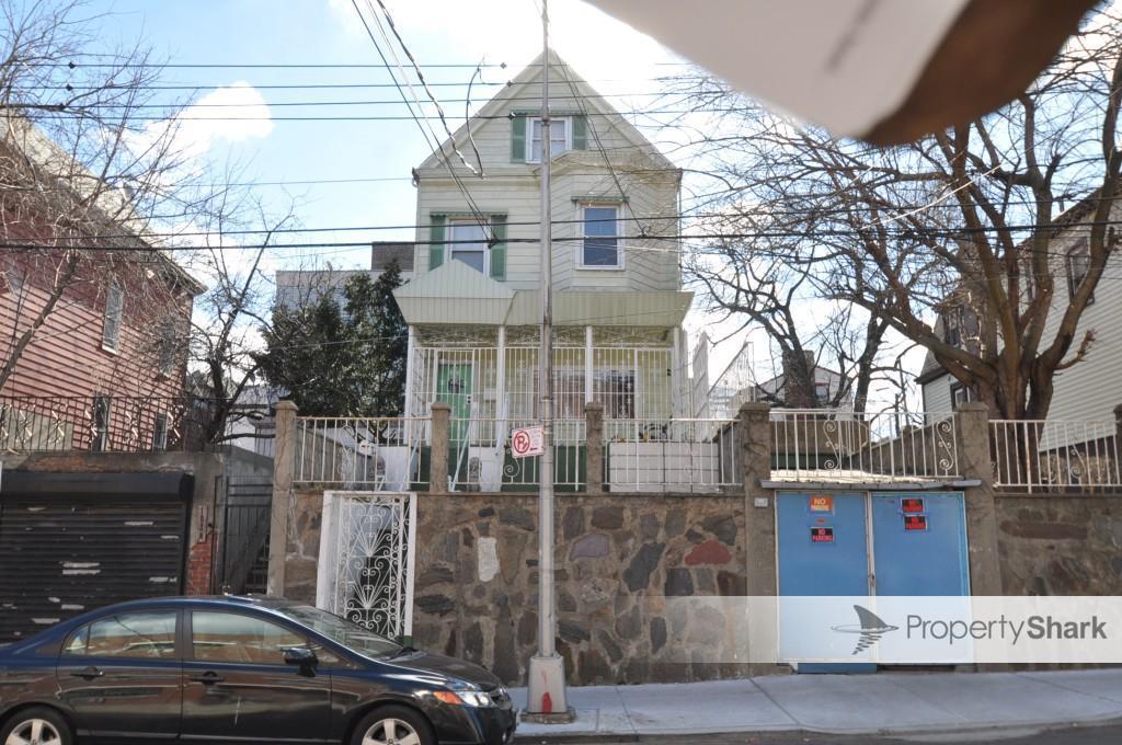 Summit Ave, Bronx, NY 10452