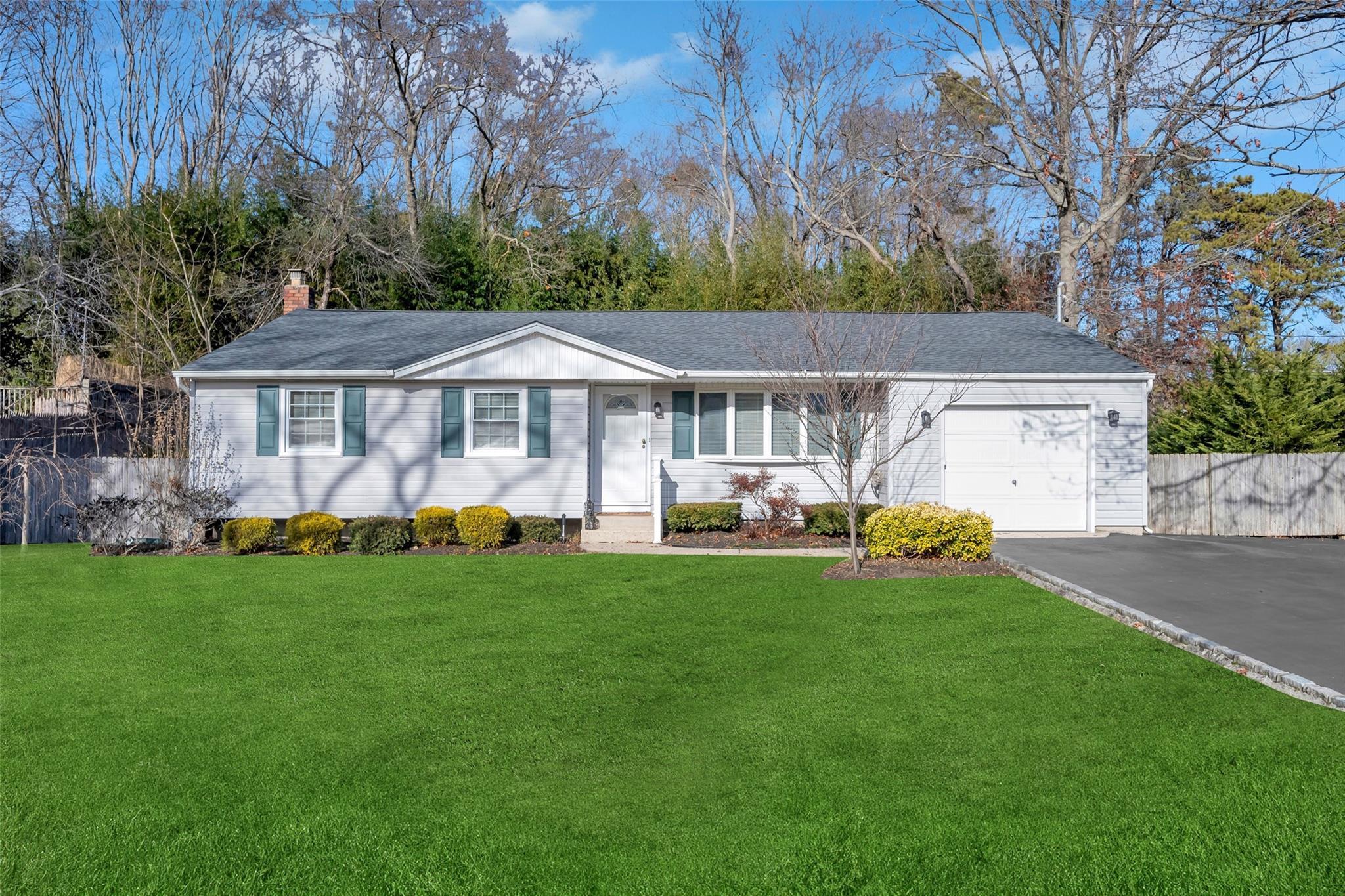 Hauppauge Rd, Hauppauge, NY 11788