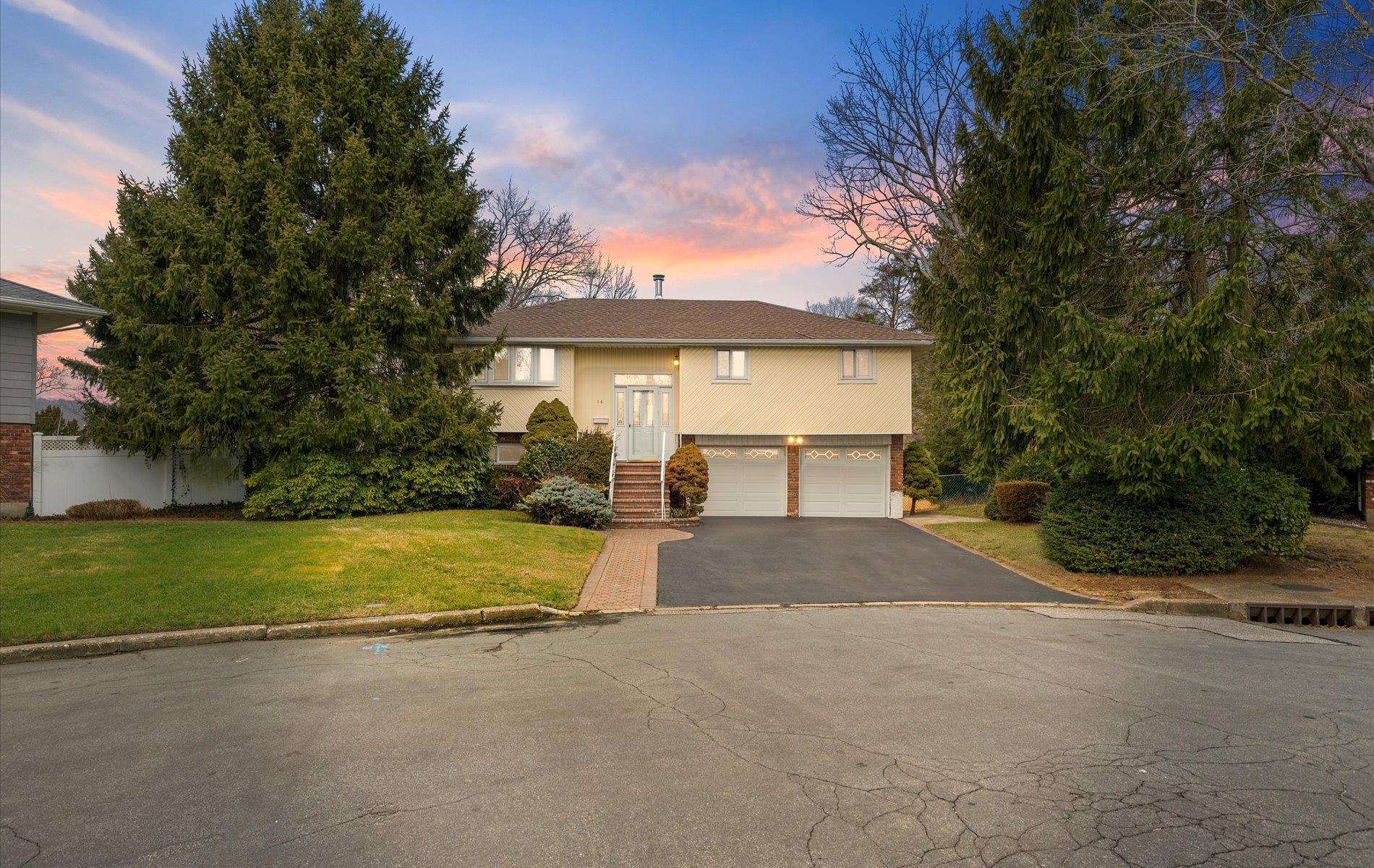 Inwood Pl, Melville, NY 11747