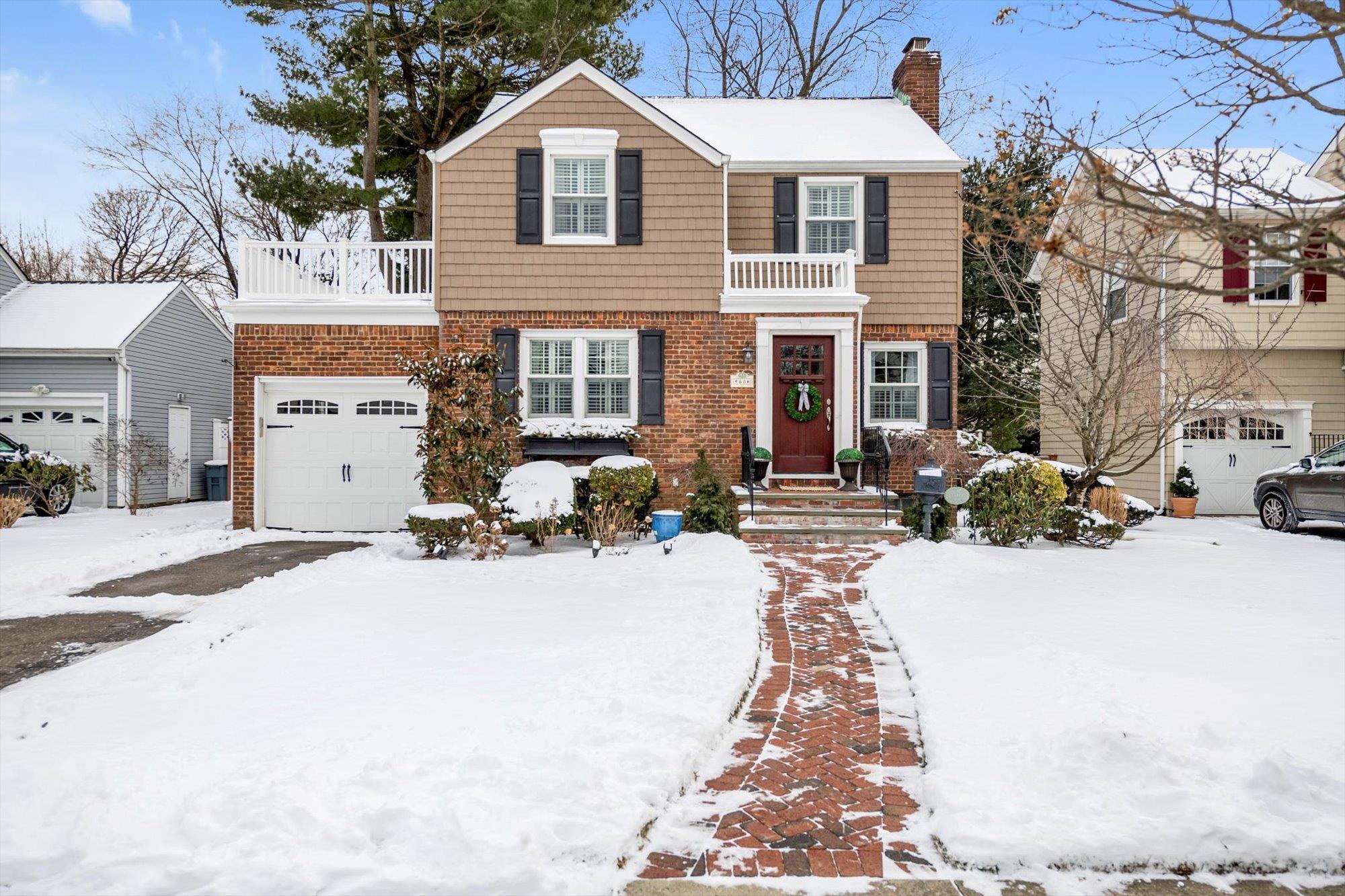 Hart St, Lynbrook, NY 11563