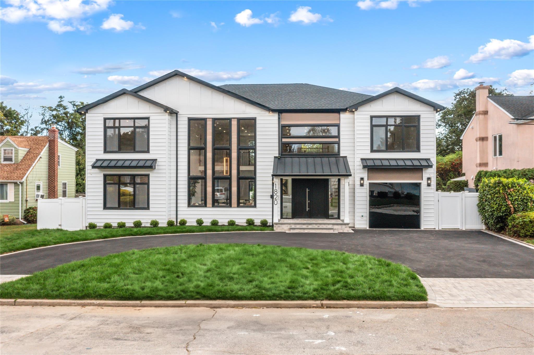 Oak St, Westbury, NY 11590