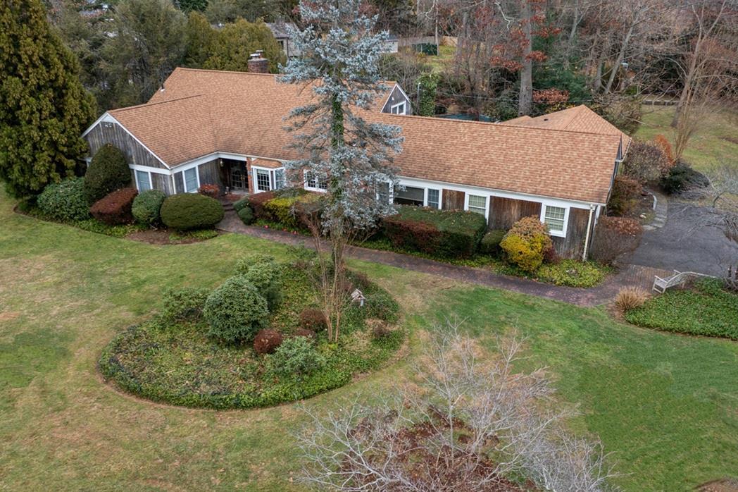 Kings Dr, Old Westbury, NY 11568