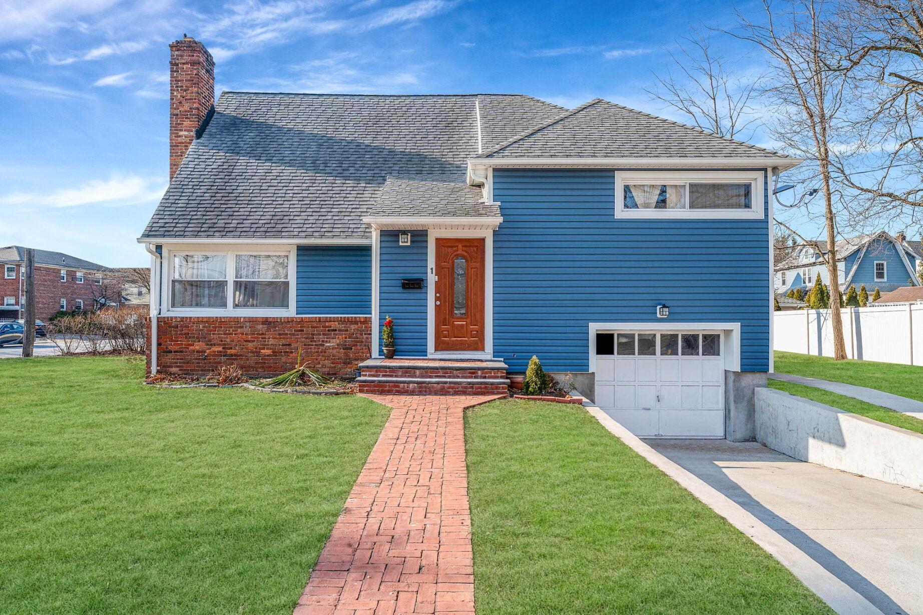 Devon St, Lynbrook, NY 11563