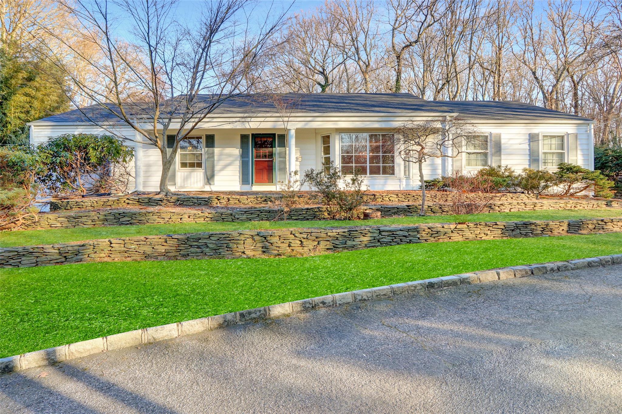 Cliff Rd, Port Jefferson, NY 11777