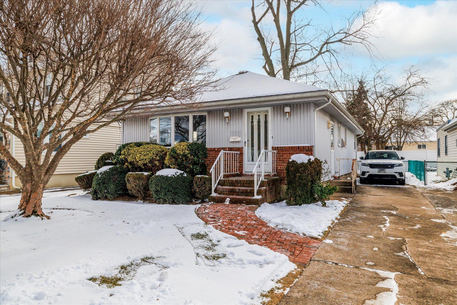 Waterview Pl, Lynbrook, NY 11563