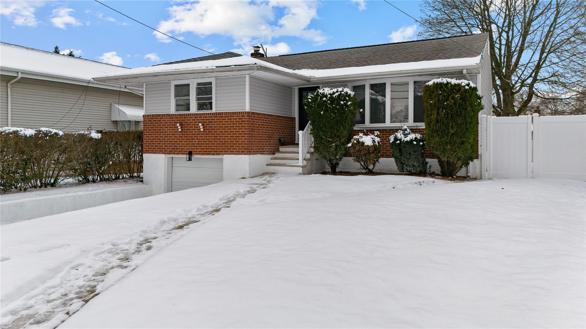 Swalm St, Westbury, NY 11590